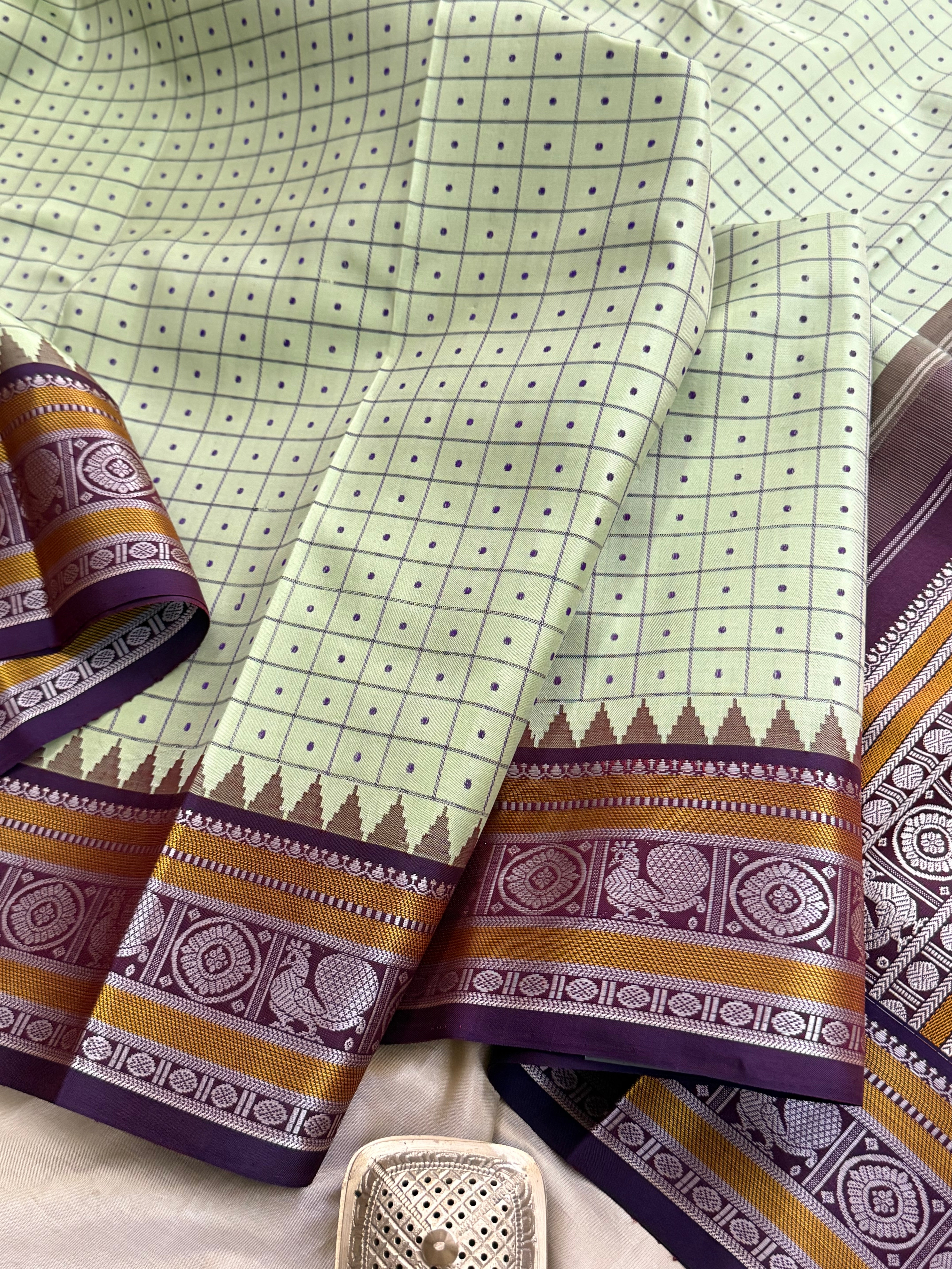 Pista green laksham Butta with temple border/CLSA10479