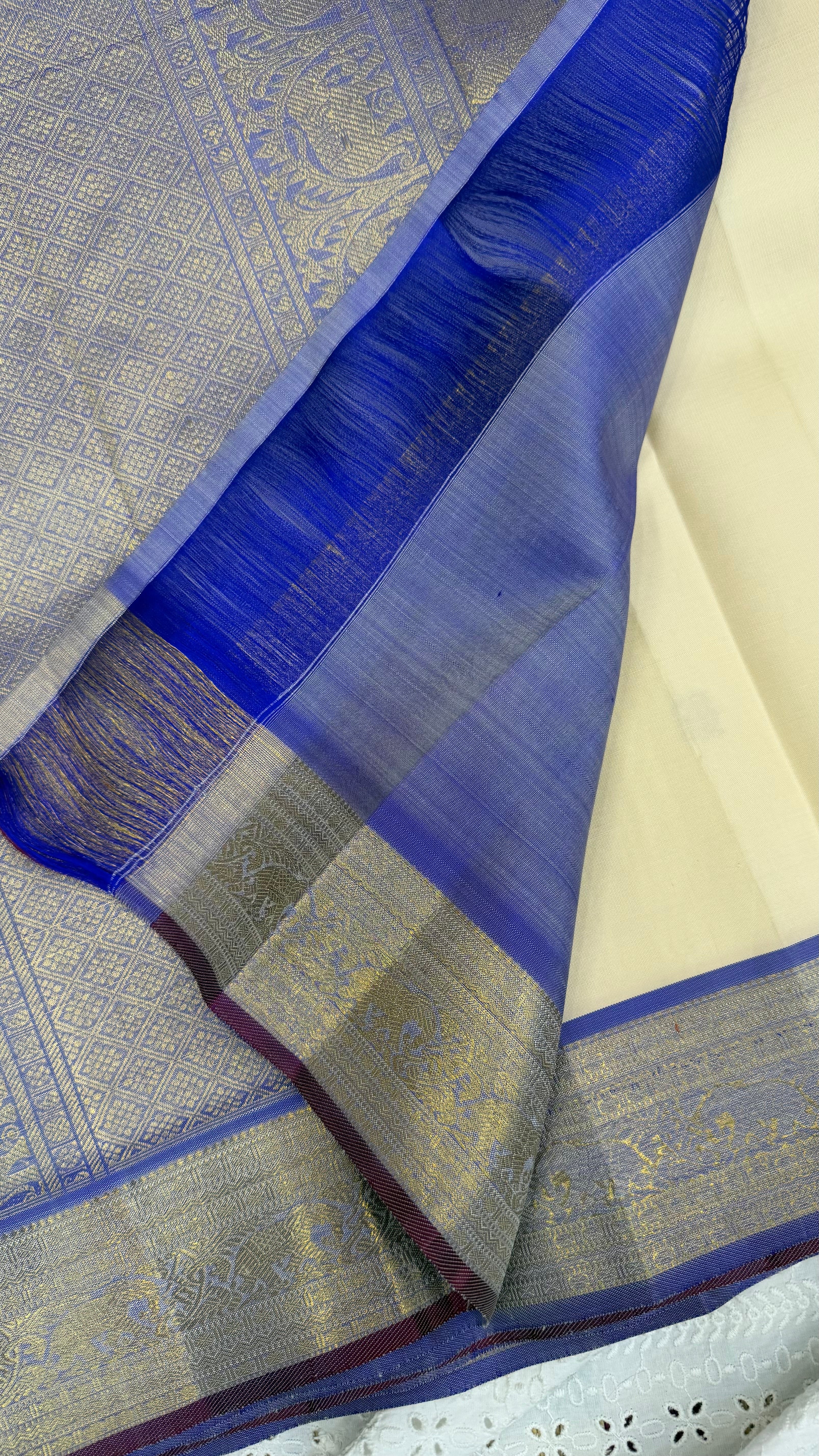 Venpattu series lavender border/ Kanjipuram sarees