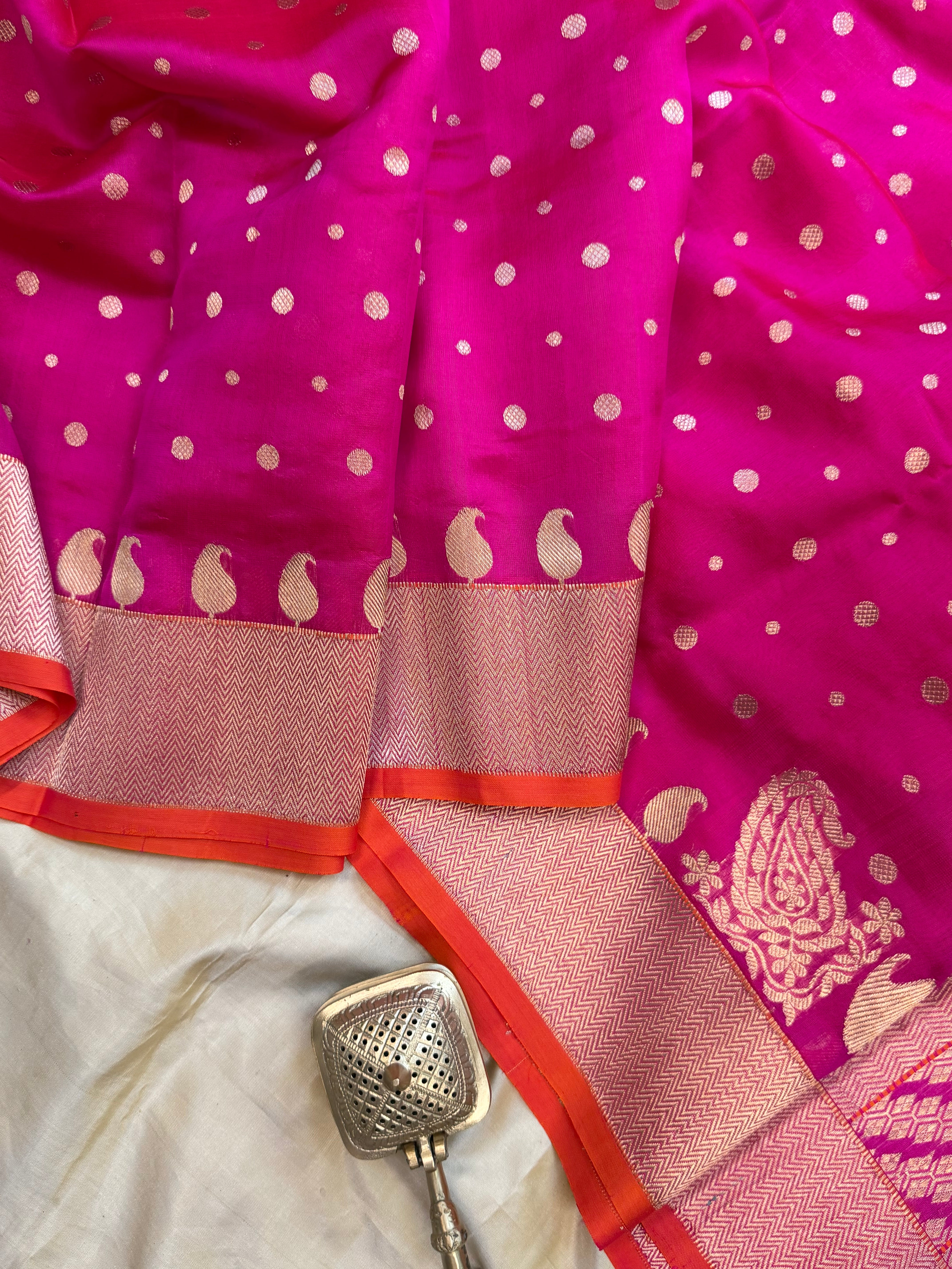Rani pink hazar kadwa Butta / revival Chanderi
