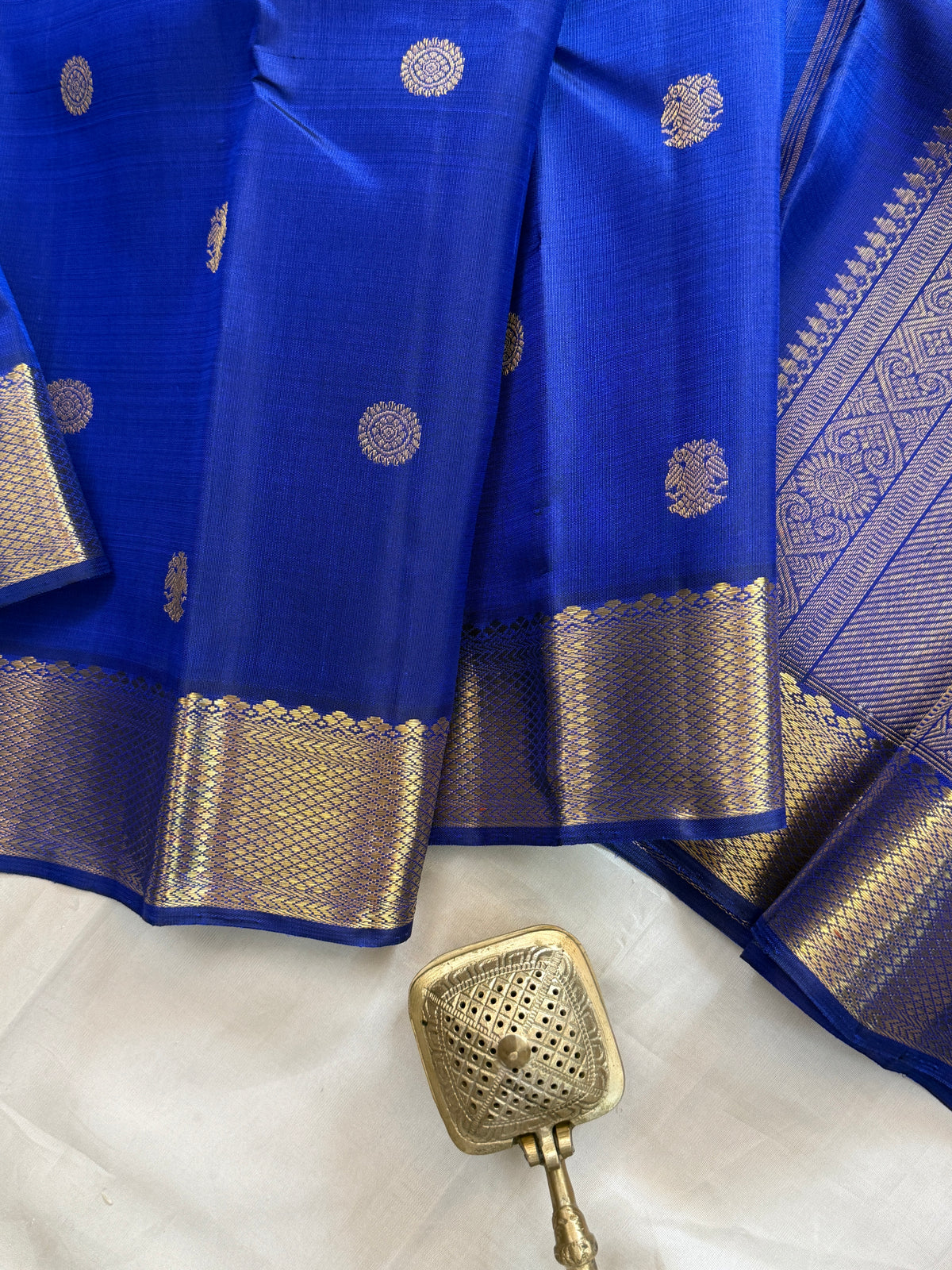 Blue - Day 3 Navarthri colour pure Zari Kanjipuram silk / getti border and Butta clsa 11748