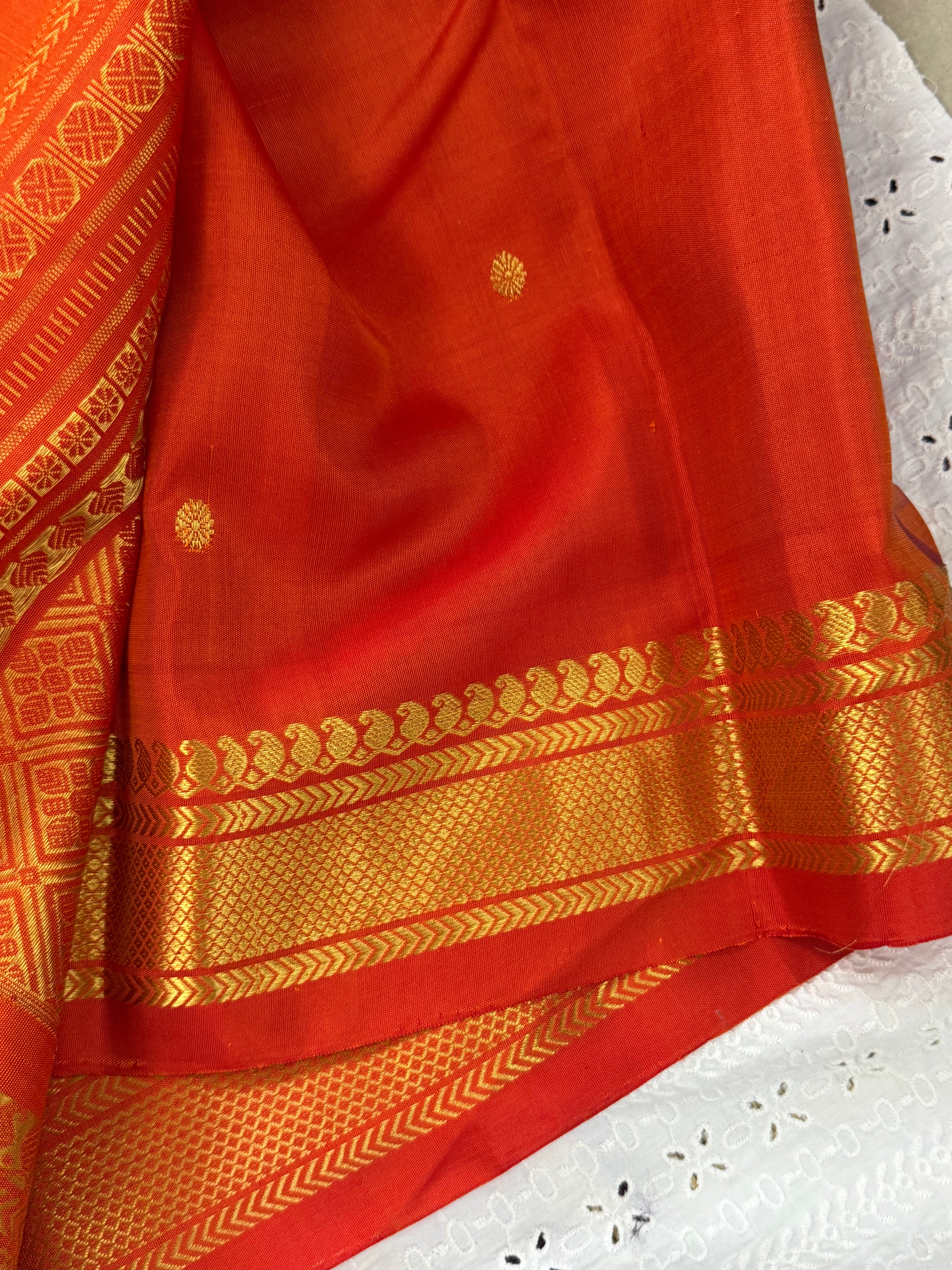 Pinkish orange vintage border / Gadwal silk CL9302
