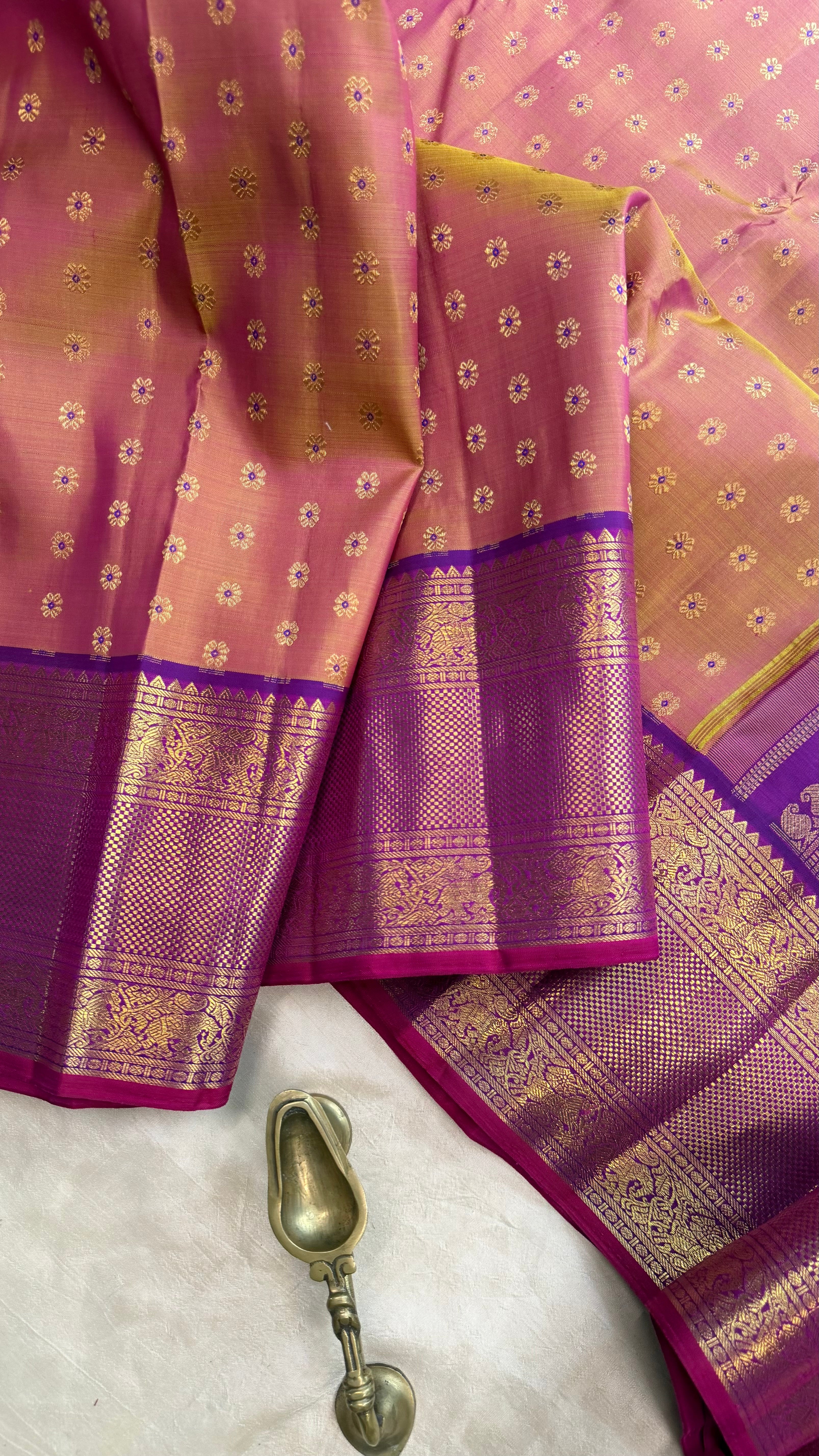 Bridal brocade unusual Thodar Butta / Kanjipuram silk