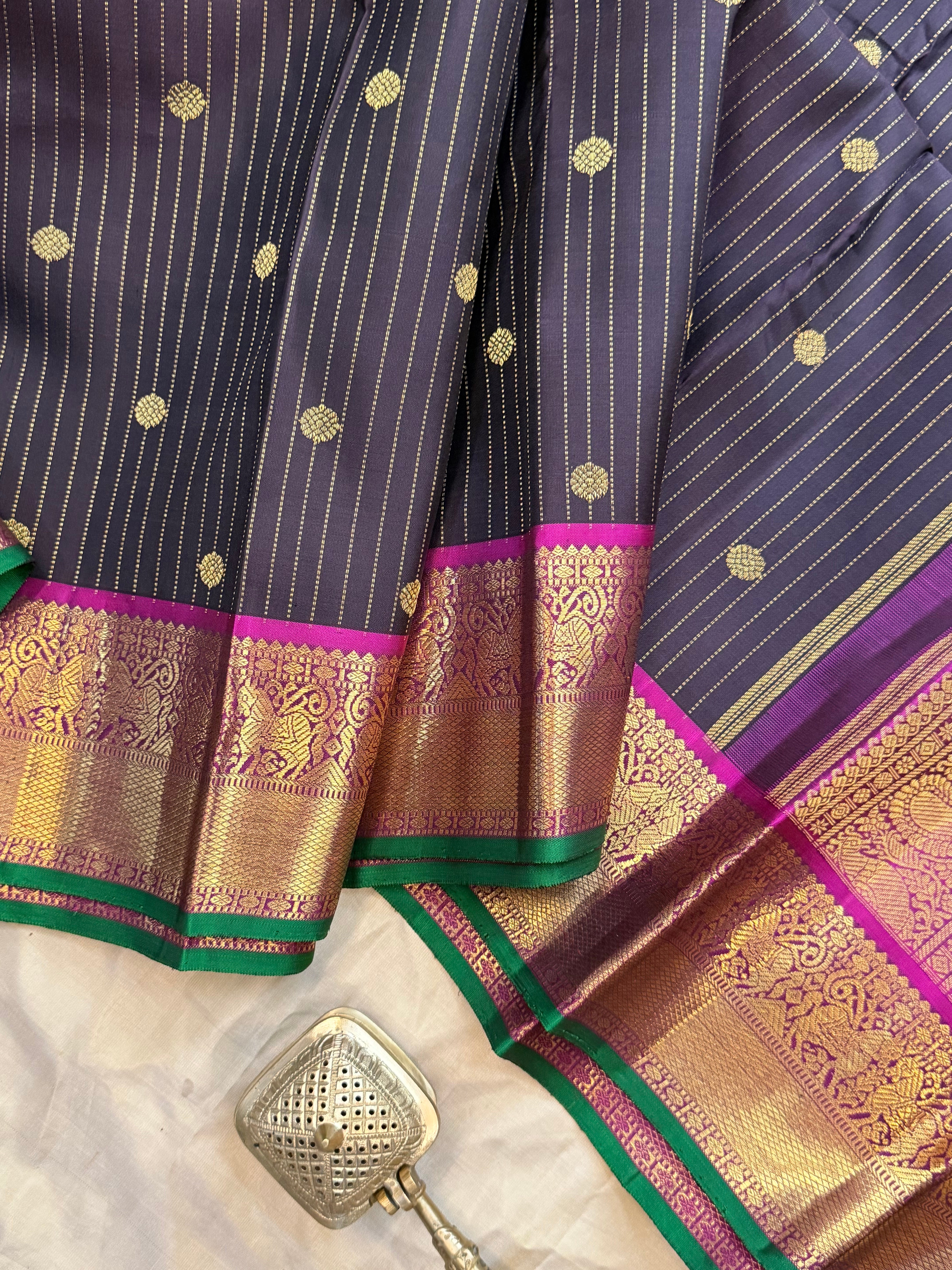 Kanchana oosivanam Butta / pure Kanjipuram silk