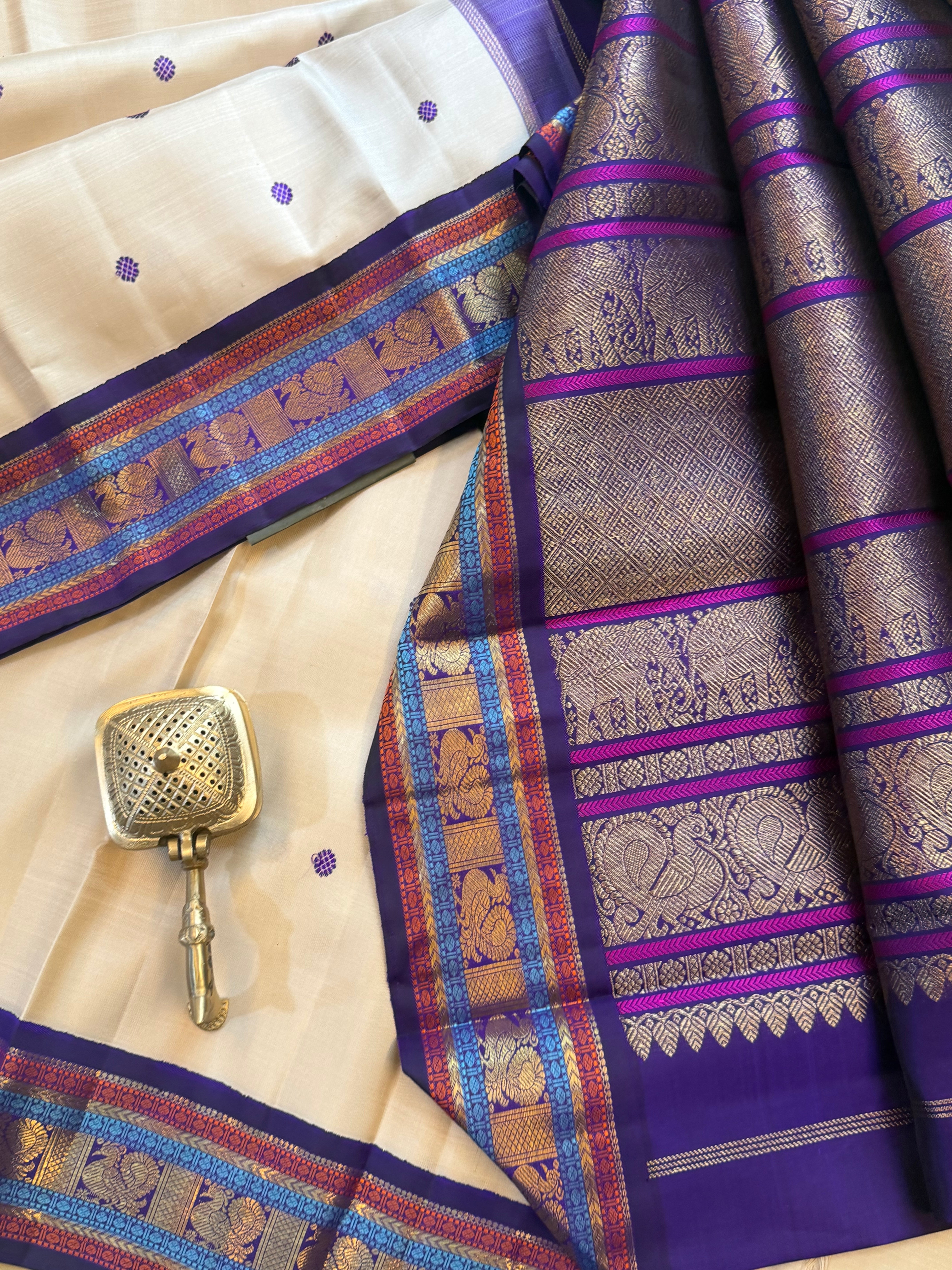 Beige Kai Korvai : Kanjipuram silk