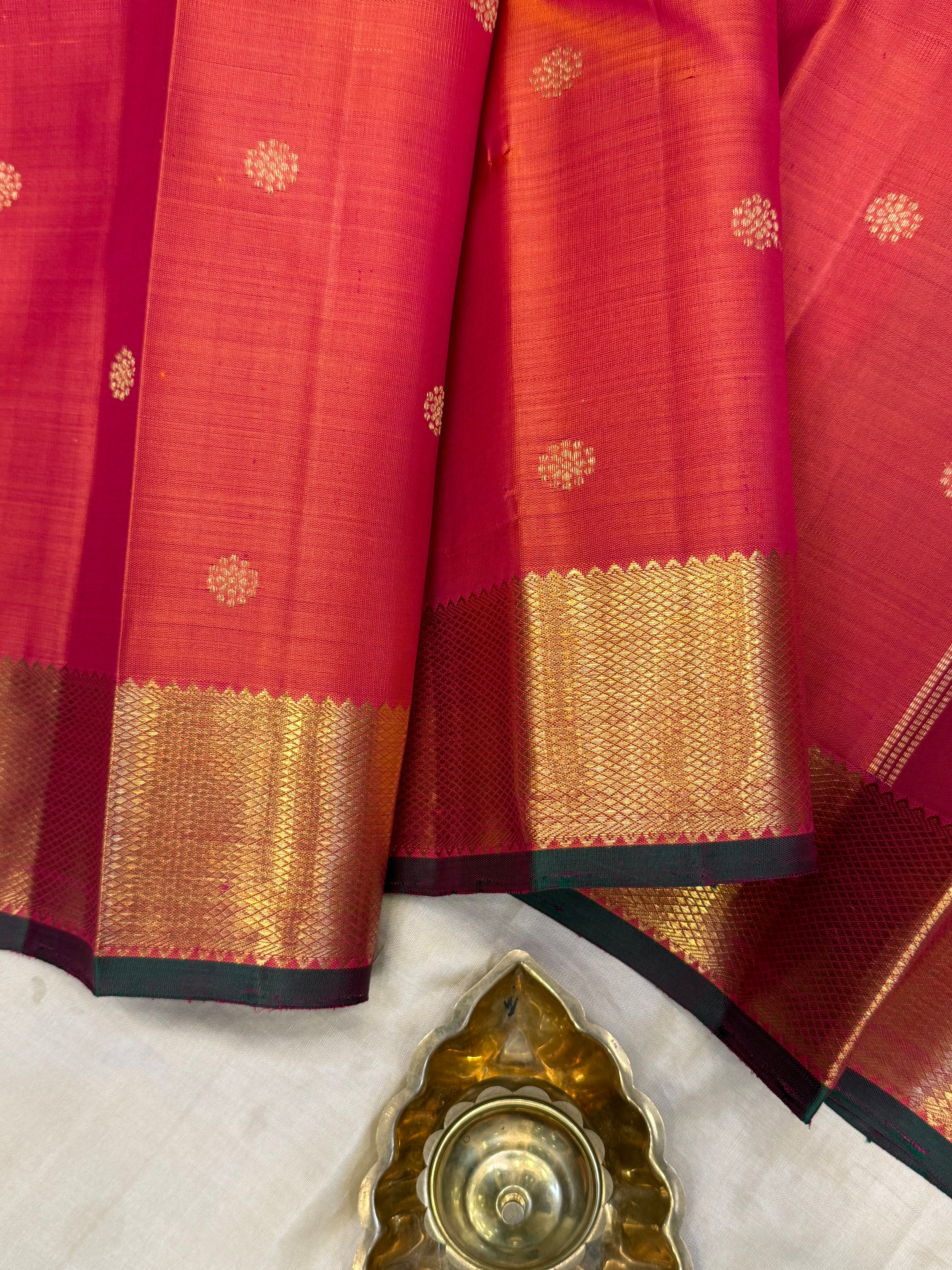 Kalyani: Rustic kamalam butta / kanjipuram silk