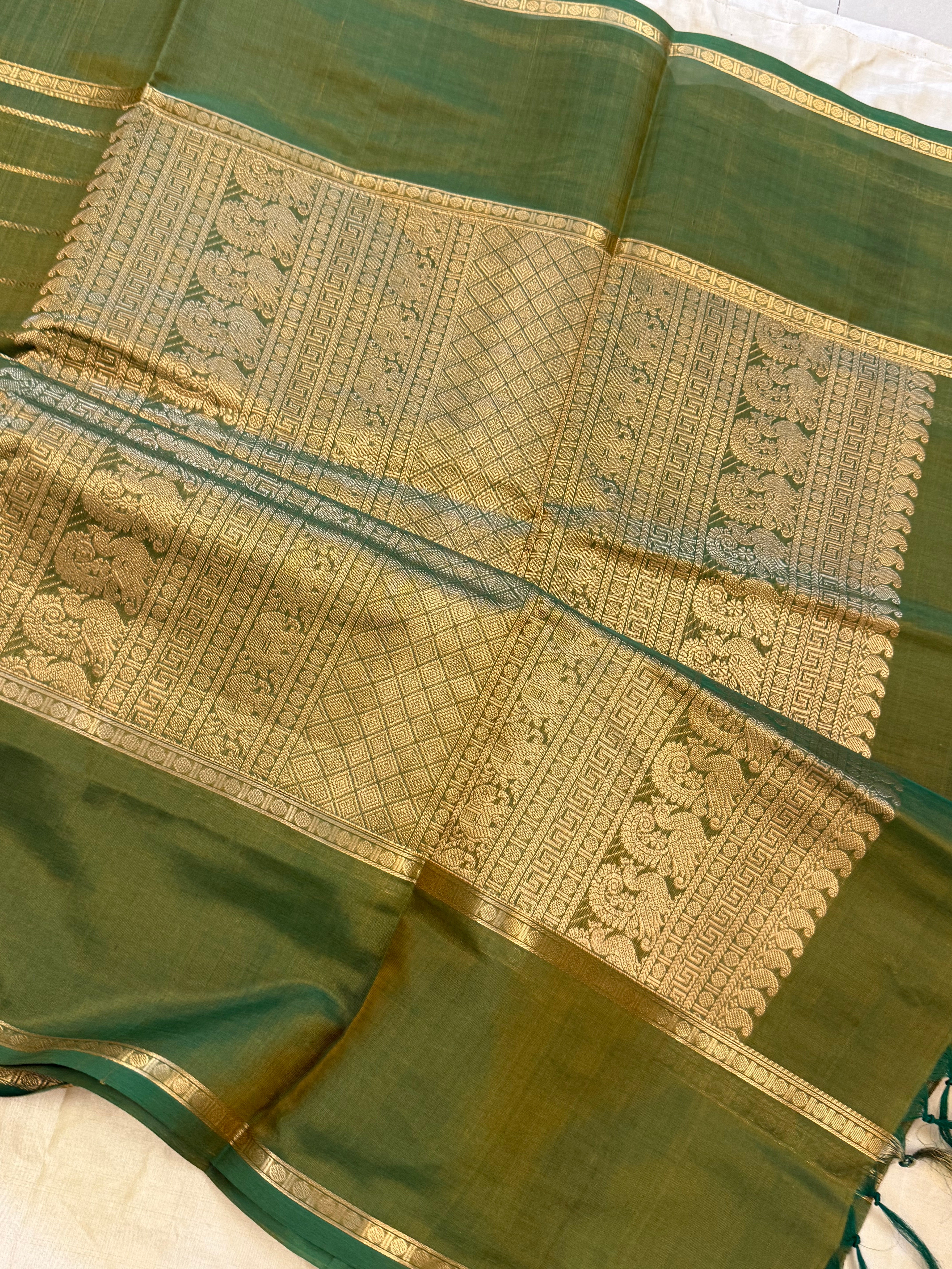 Green veldhari border butta / Silk cotton