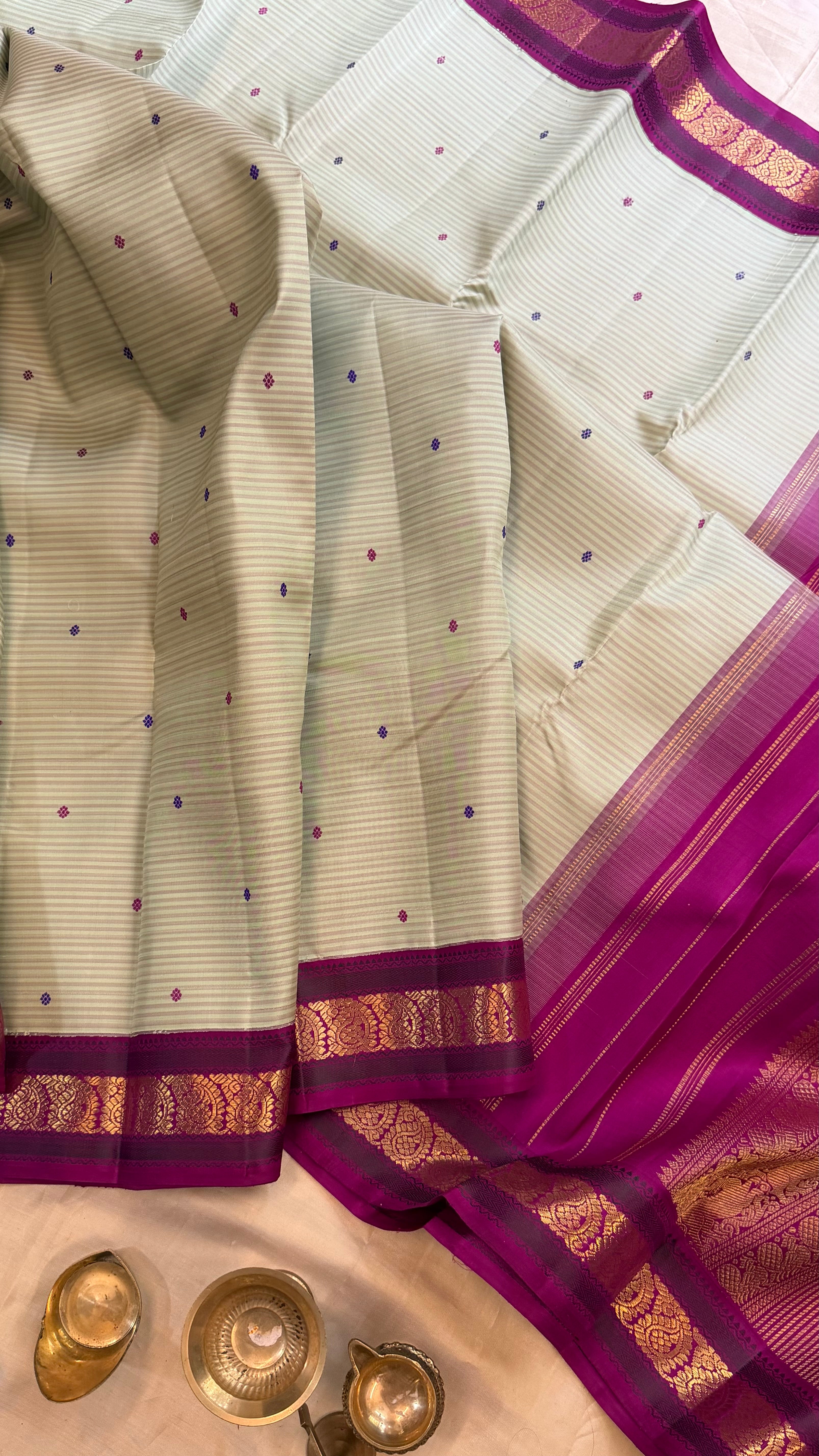 Athivaalai body Korvai. Kol master weaver / Kanjipuram silk