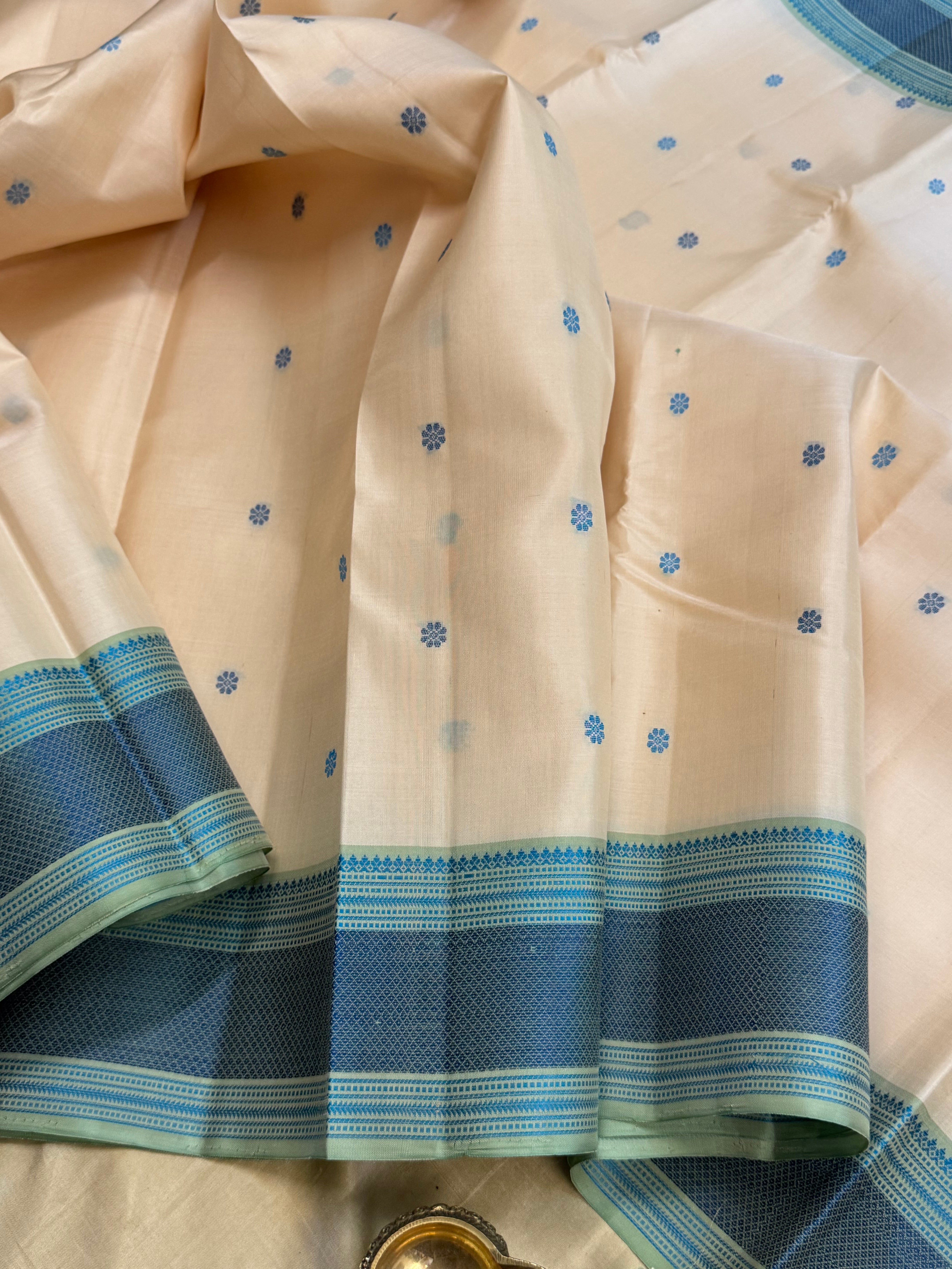 Off white / Varnangal soft silk