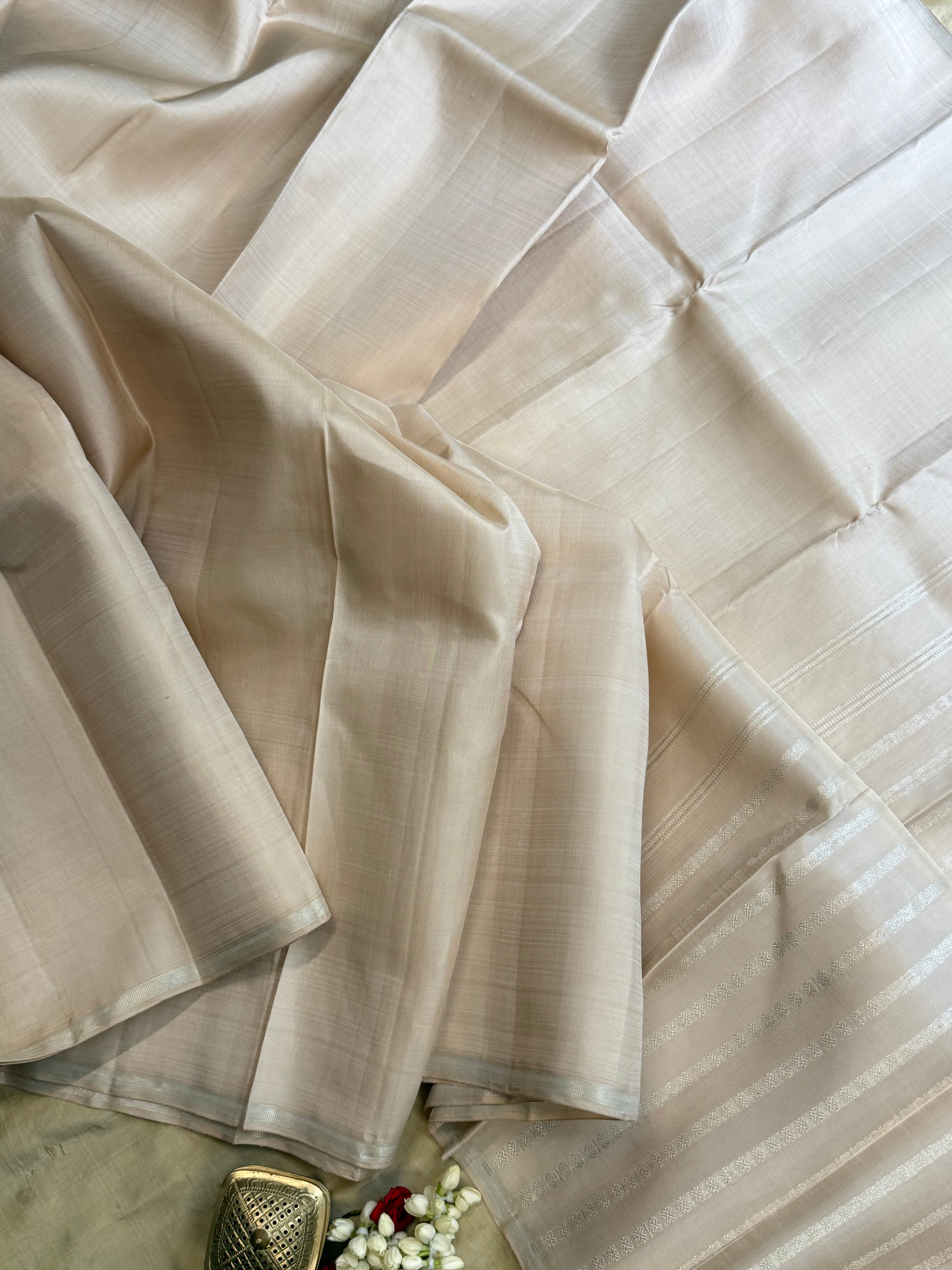 Onam edit - Offwhite plain unique pallu silver zari/ Kanjipuram silk