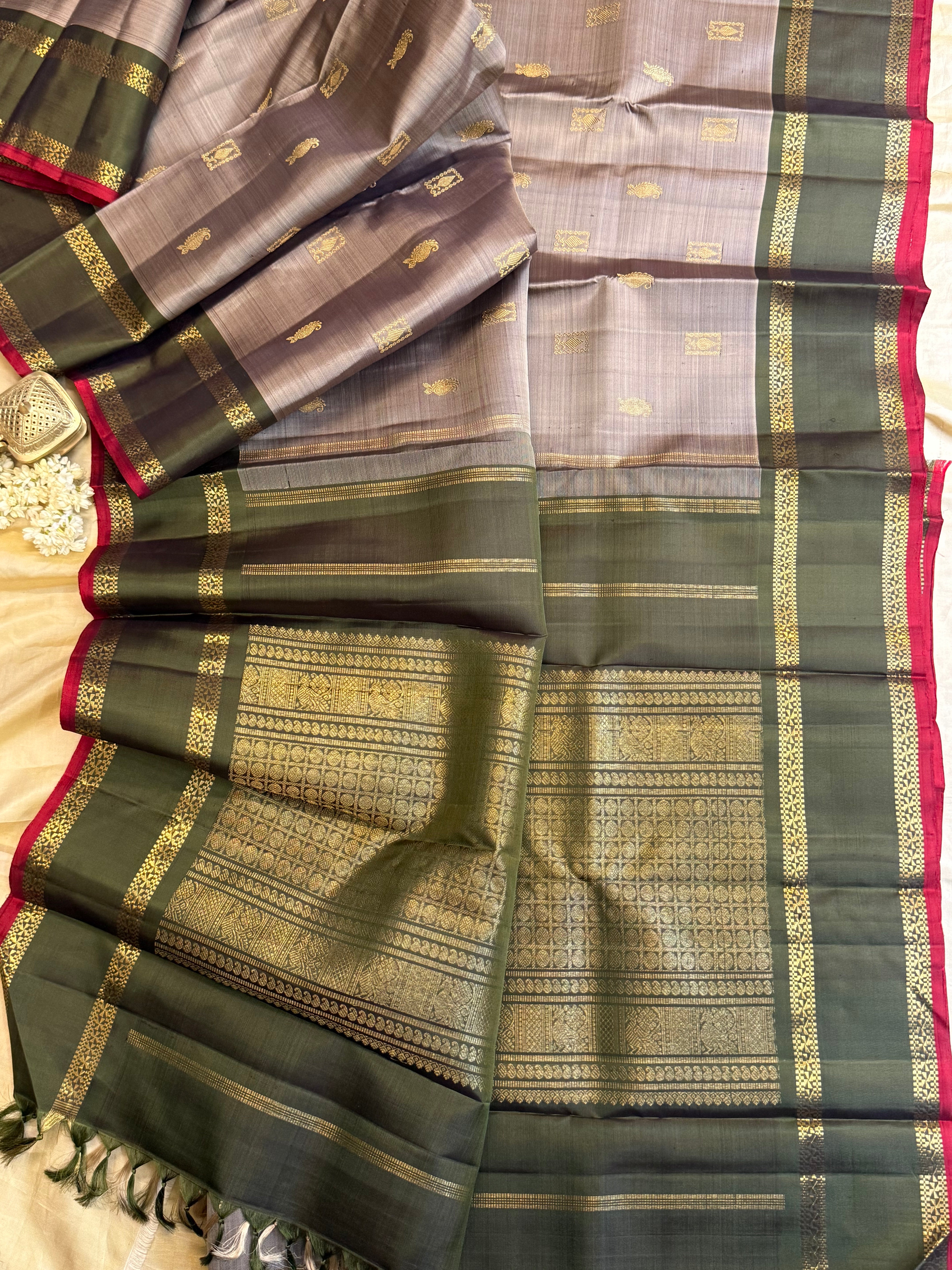 Greyish green unique butta / Kanjipuram silk