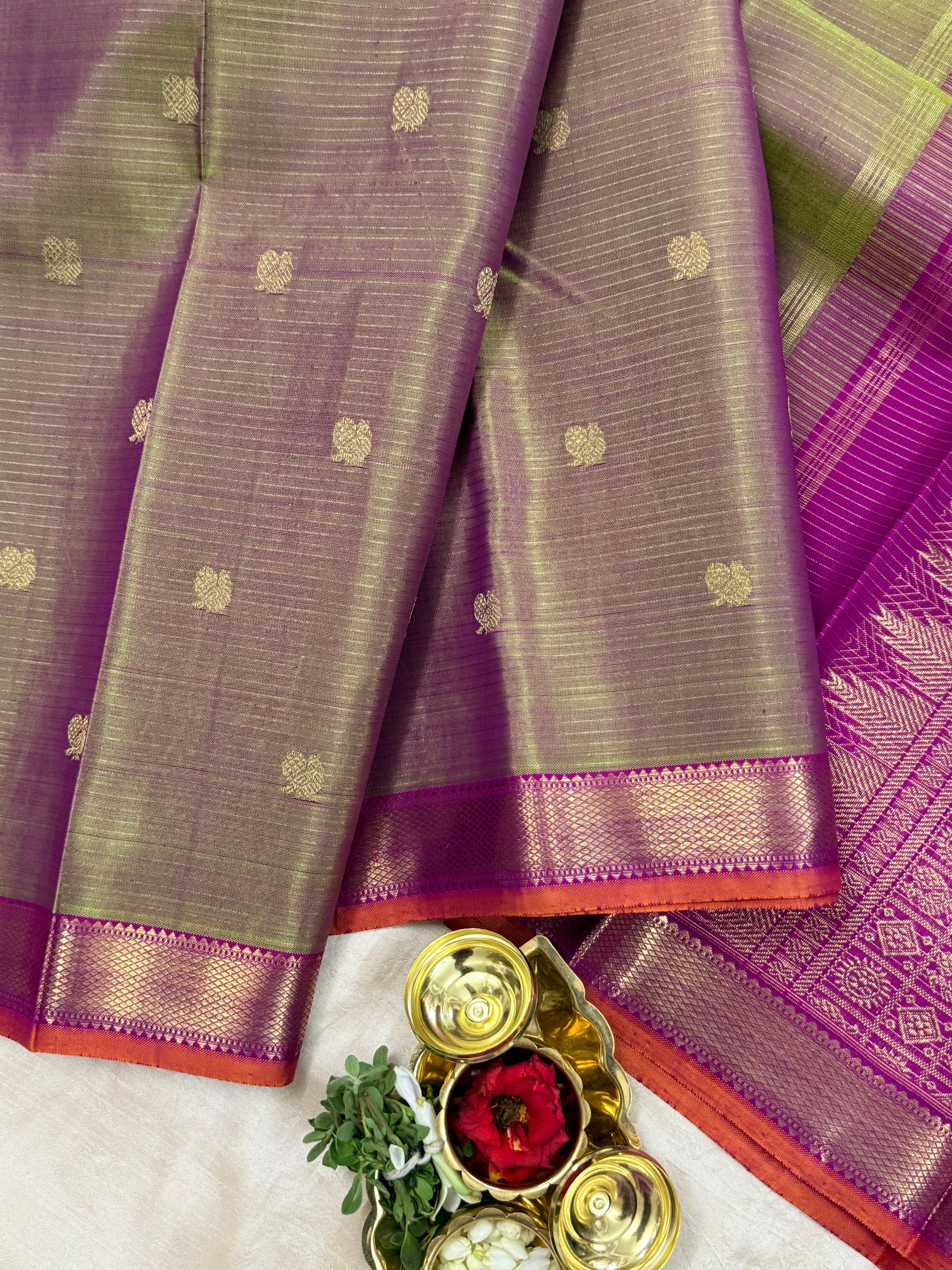 Maanthulir shot pink vairaoosi and annam butta / Kanjipuram silk
