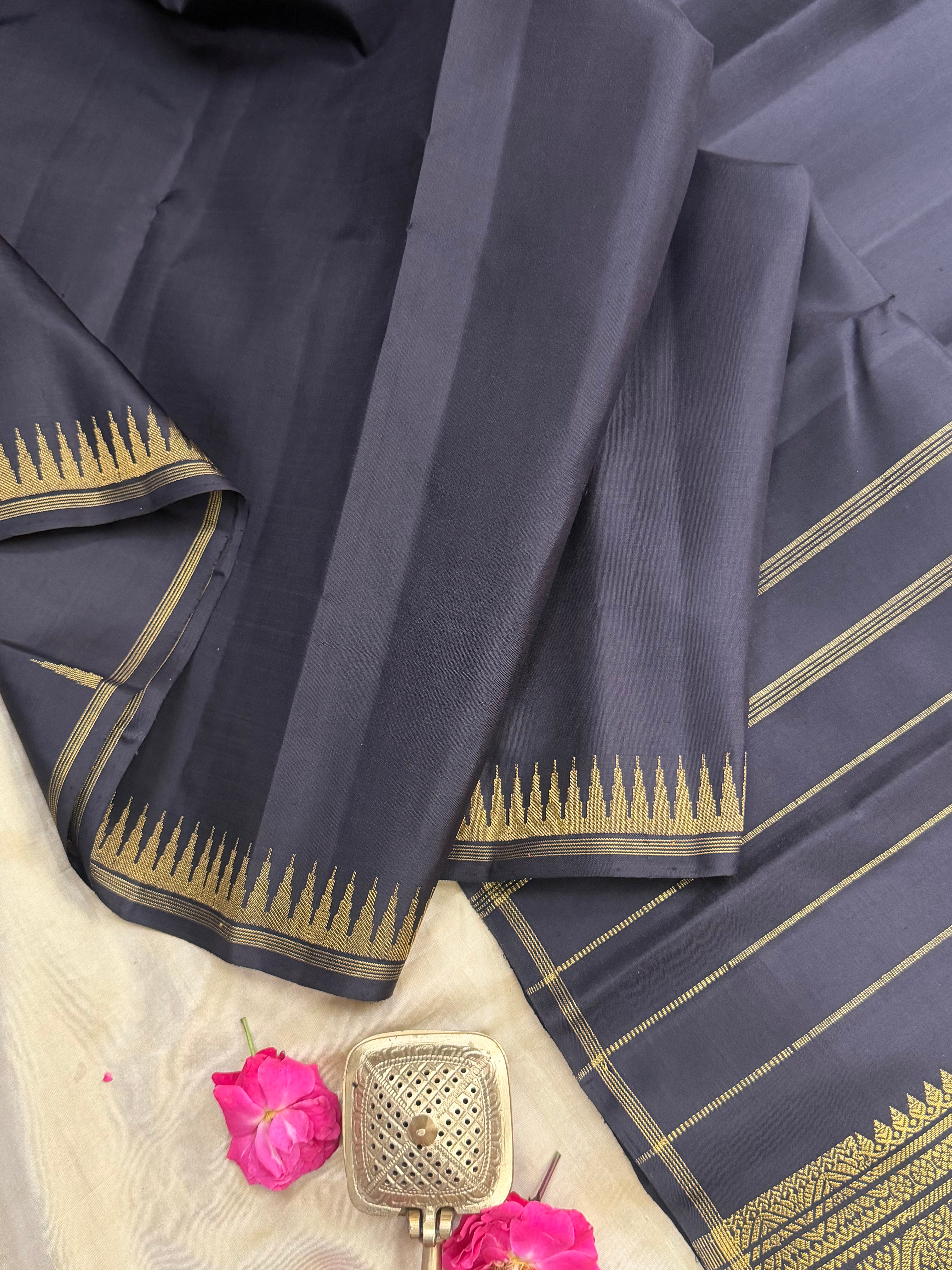 Black 8 Kol small border pure Zari Kanjipuram silk CLSA9204