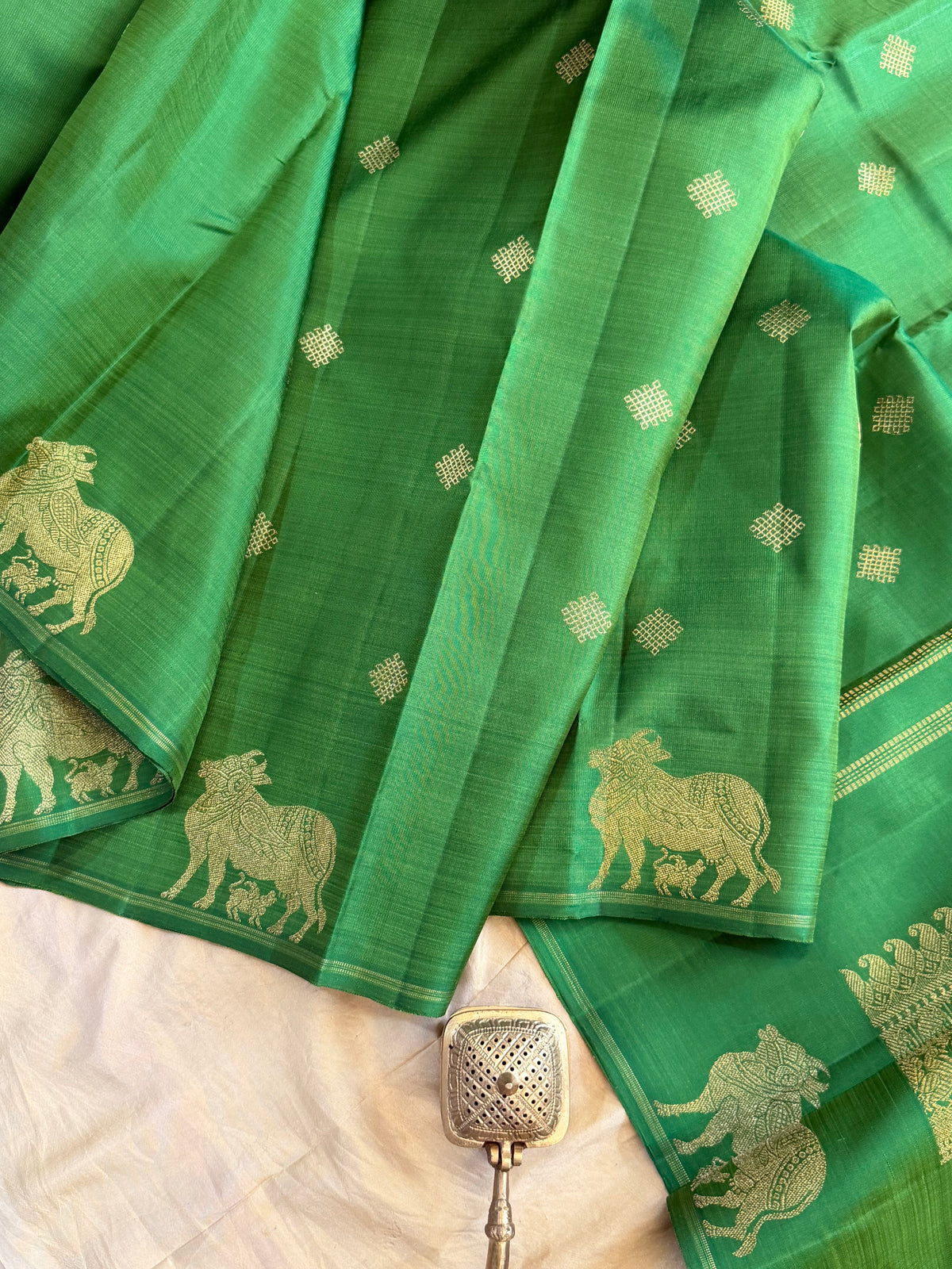 Komatha border Kolam Butta - pure Zari Kanjipuram silk