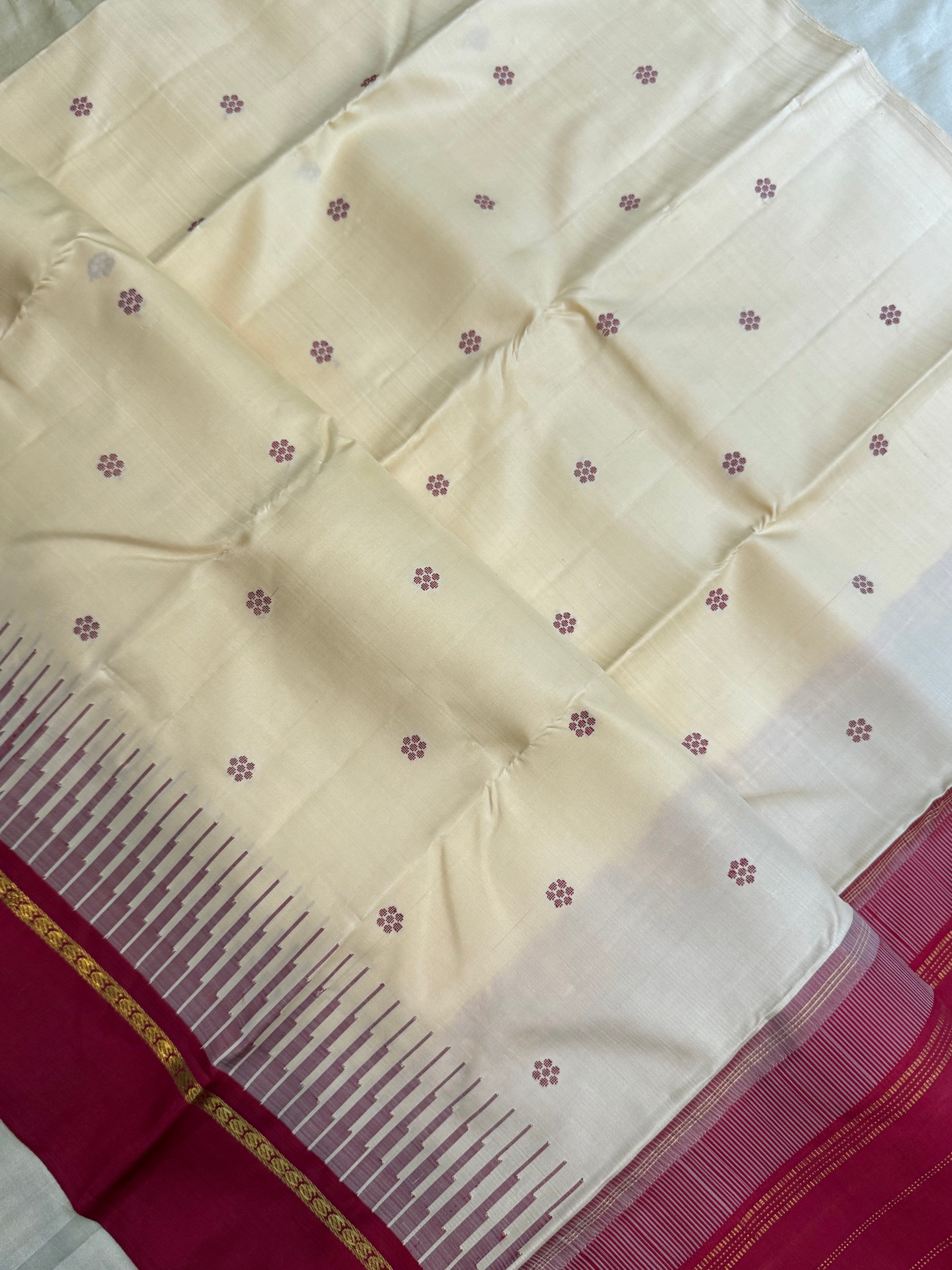 Offwhite and pinkish red thread butta (one side border)/ Arani silk
