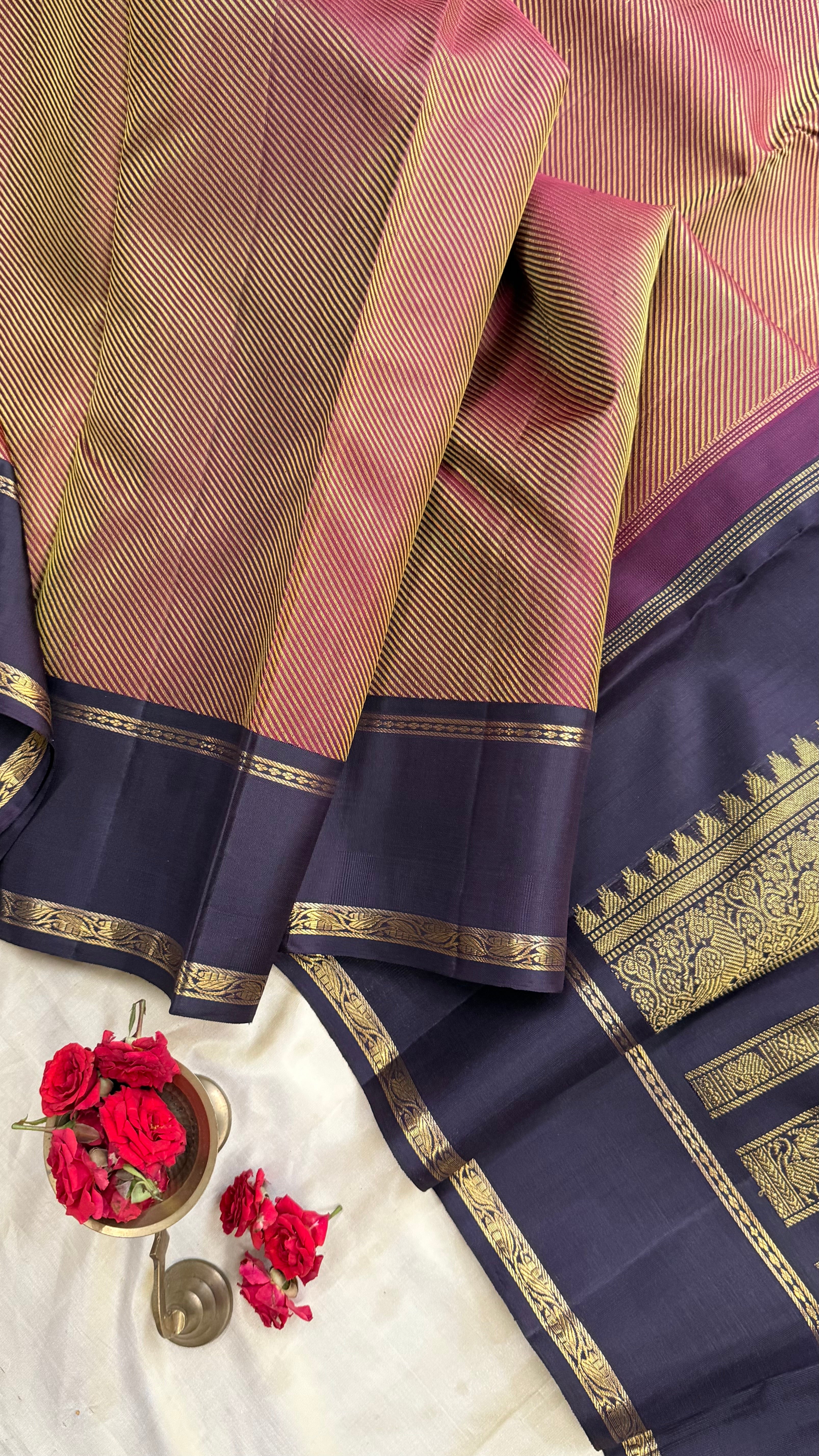 Wine shade Lehariya black border / Kanjipuram Silk