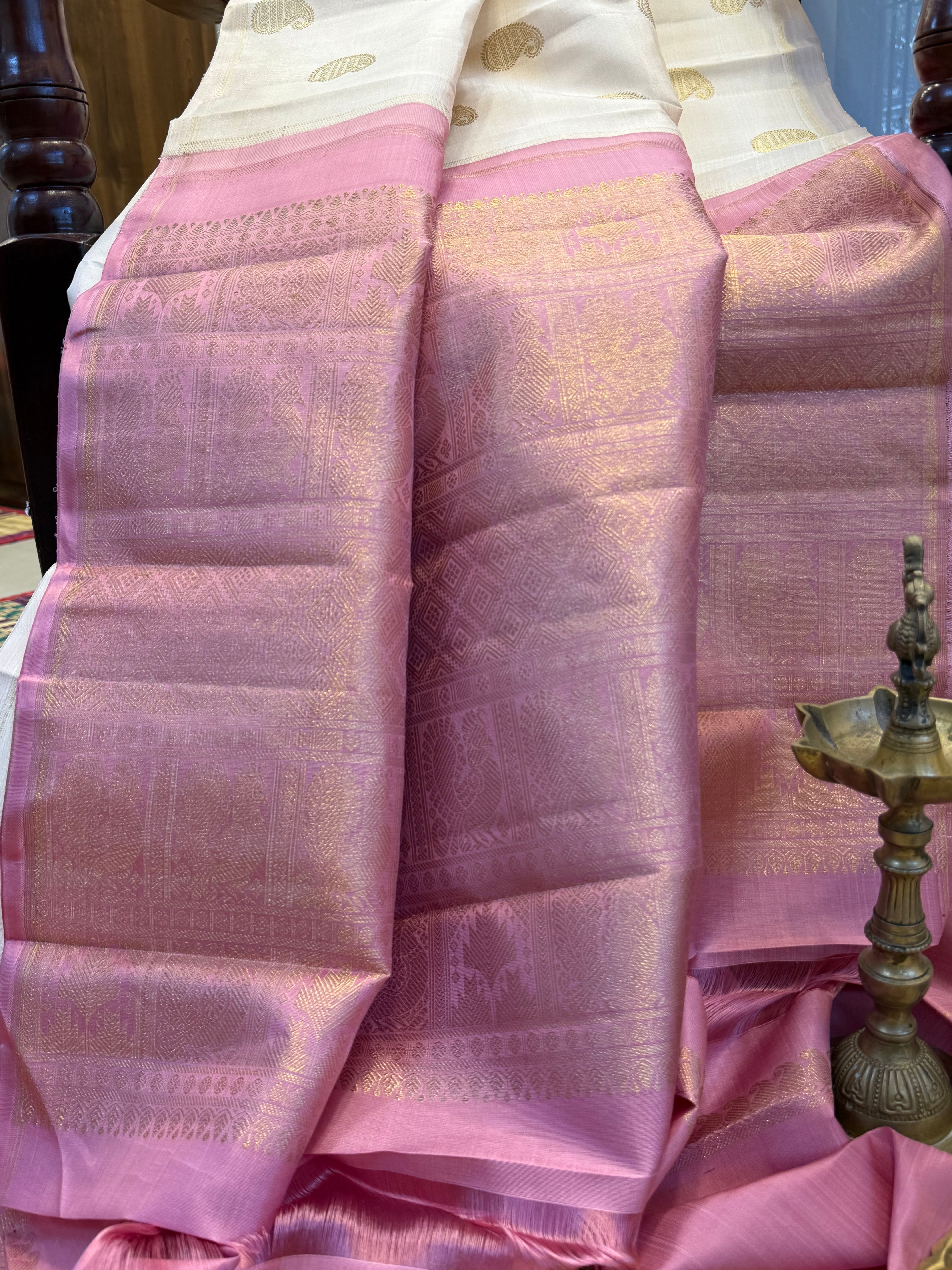 Offwhite manga butta borderless / Kanjipuram silk CL9965