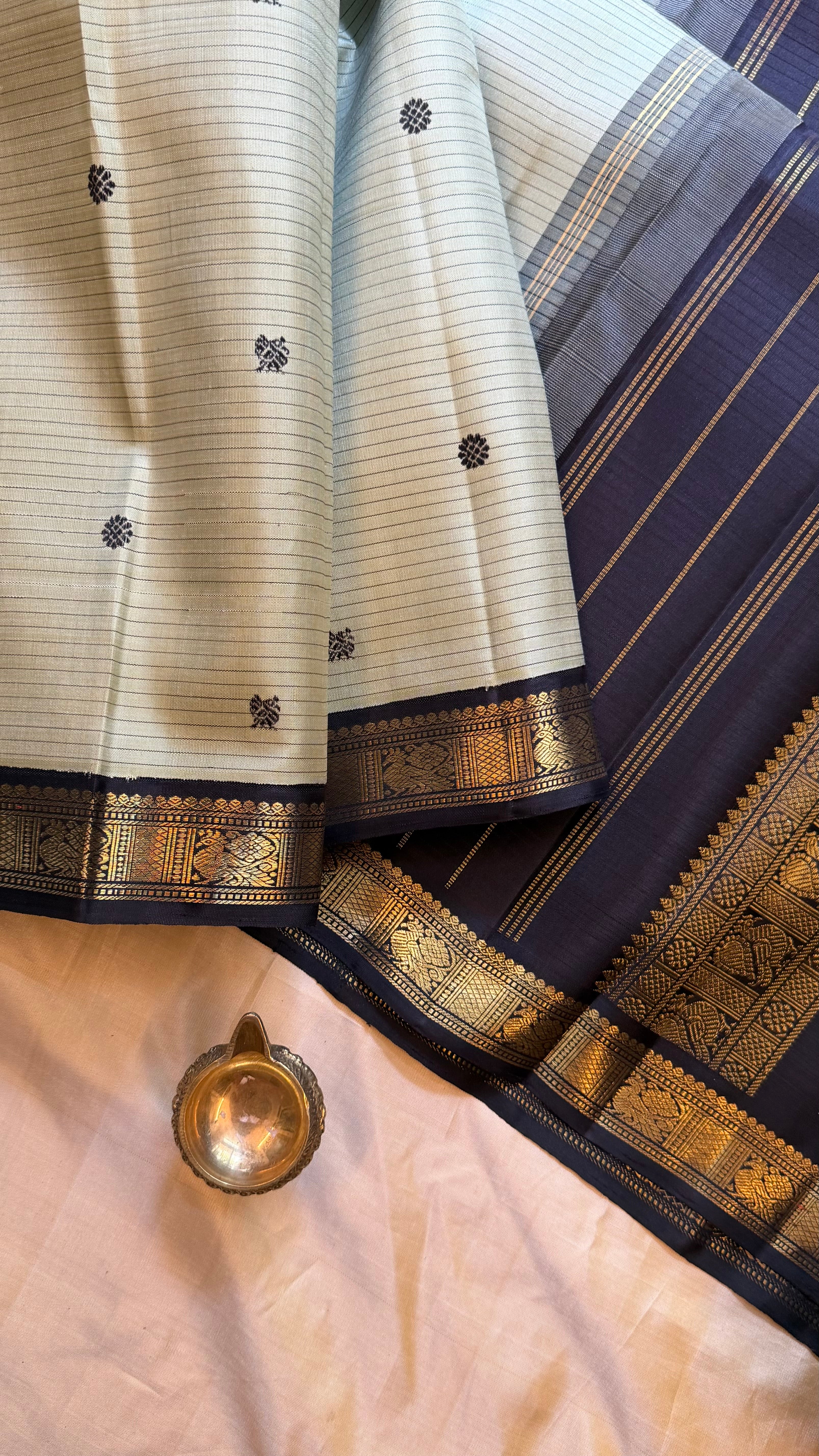 Moha : Elakai green thread Oosi Korvai /Kanjipuram silk