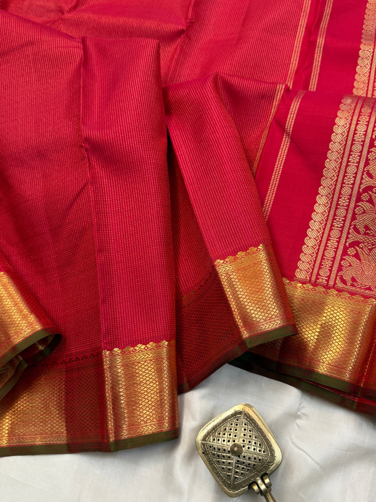 Navarathri - Day 4 Red Colour pure Zari oosivanam/Kanjipuram silk sree Clsa 7775