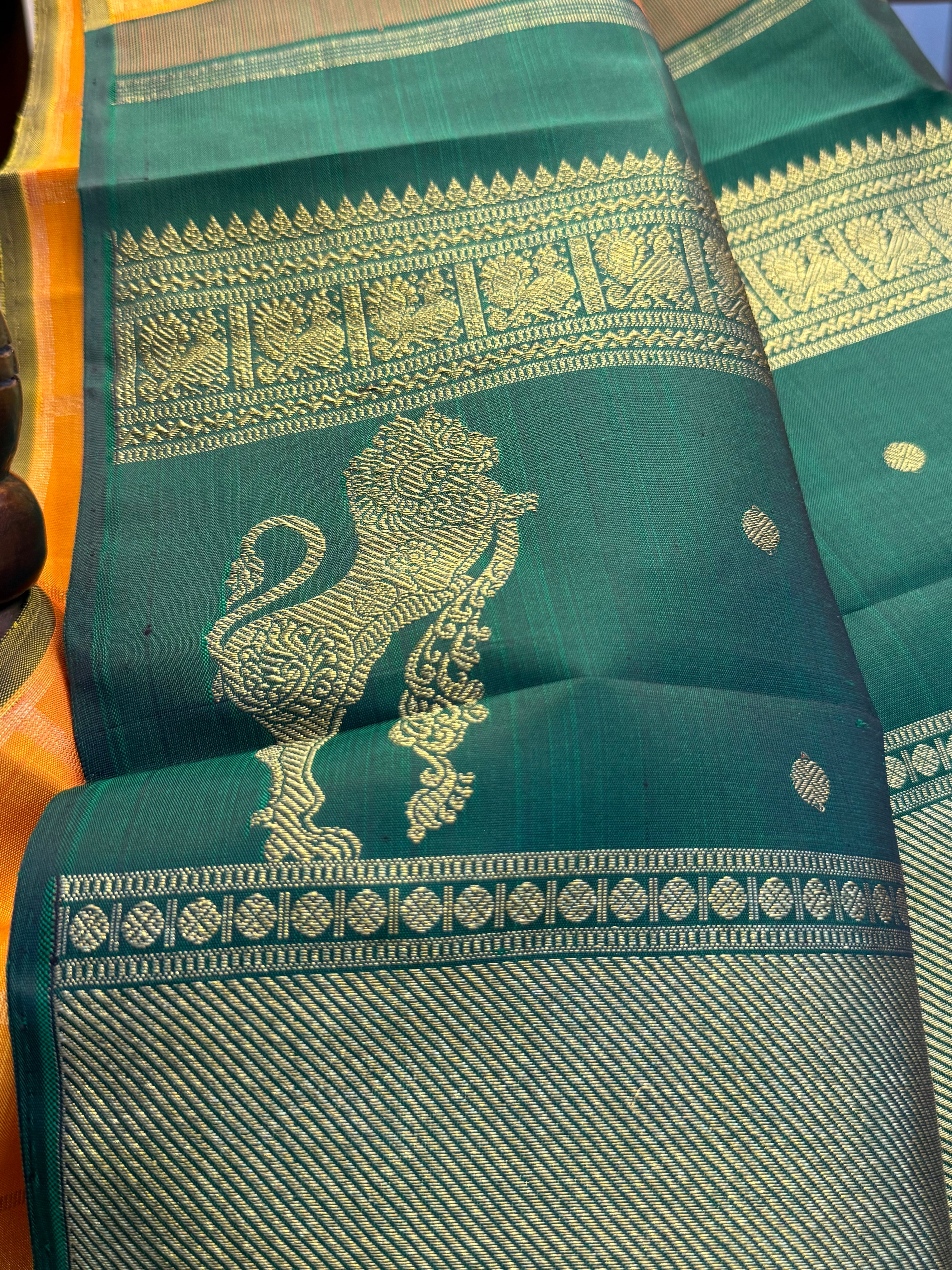 Mambalam manjal kattam butta yazhi pallu borderless/ Kanjipuram silk CL7612