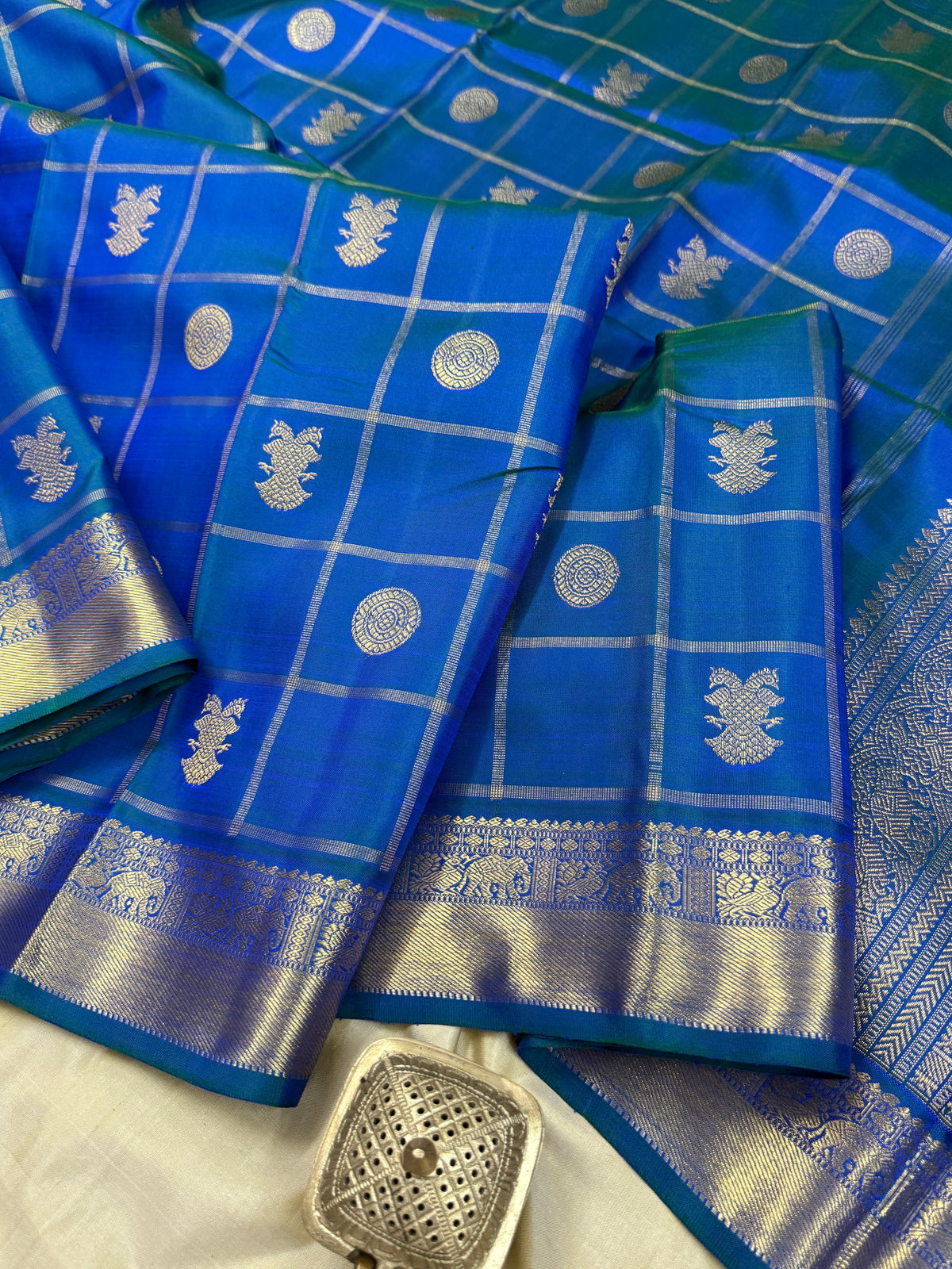 Peacock body with pure Zari irutalaipakshi and chakram Kattam butta /kanjipuram silk saree clsa 10587
