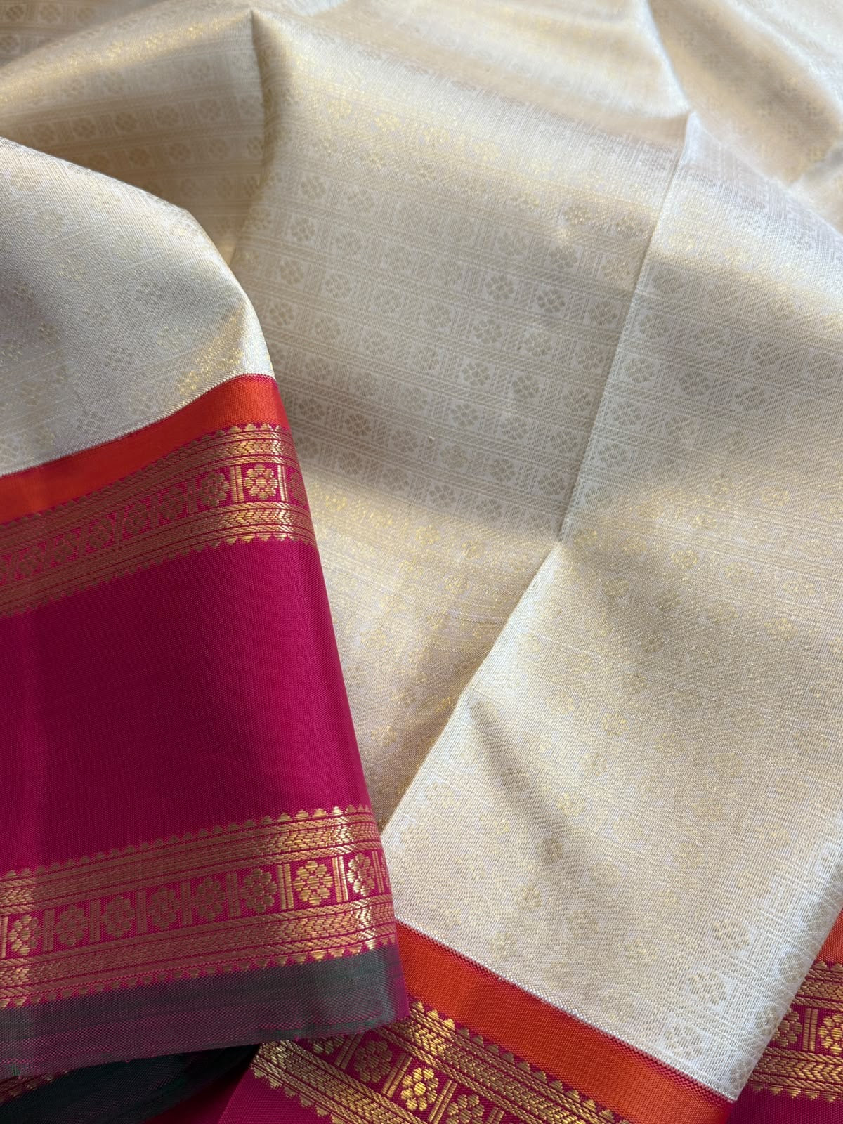 Brocade pure Zari Korvai Laksham Butta / Kanjipuram silk CLSA10710
