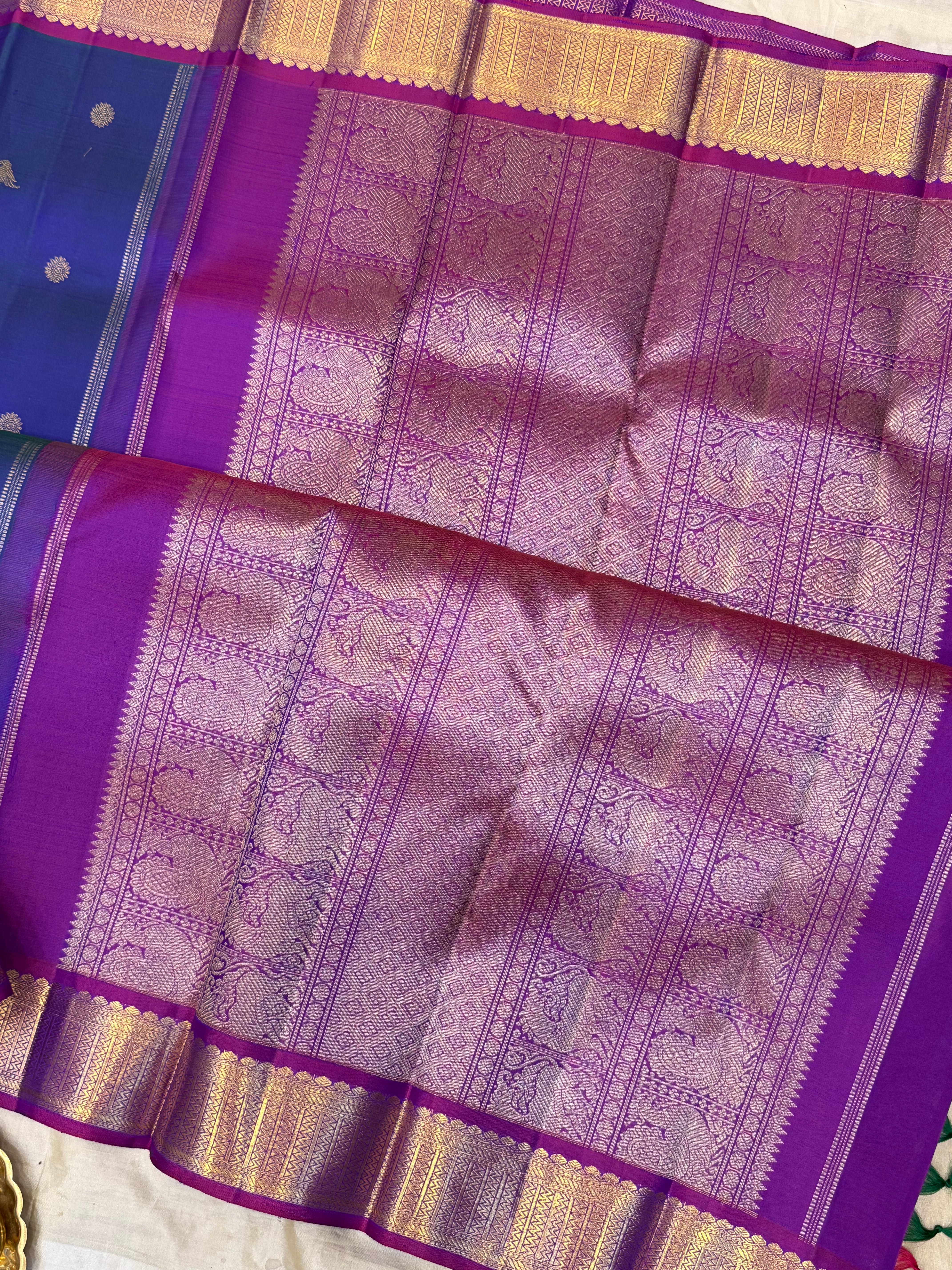 Kalyani : mayilkazhuthu vangi pet / kanjipuram silk