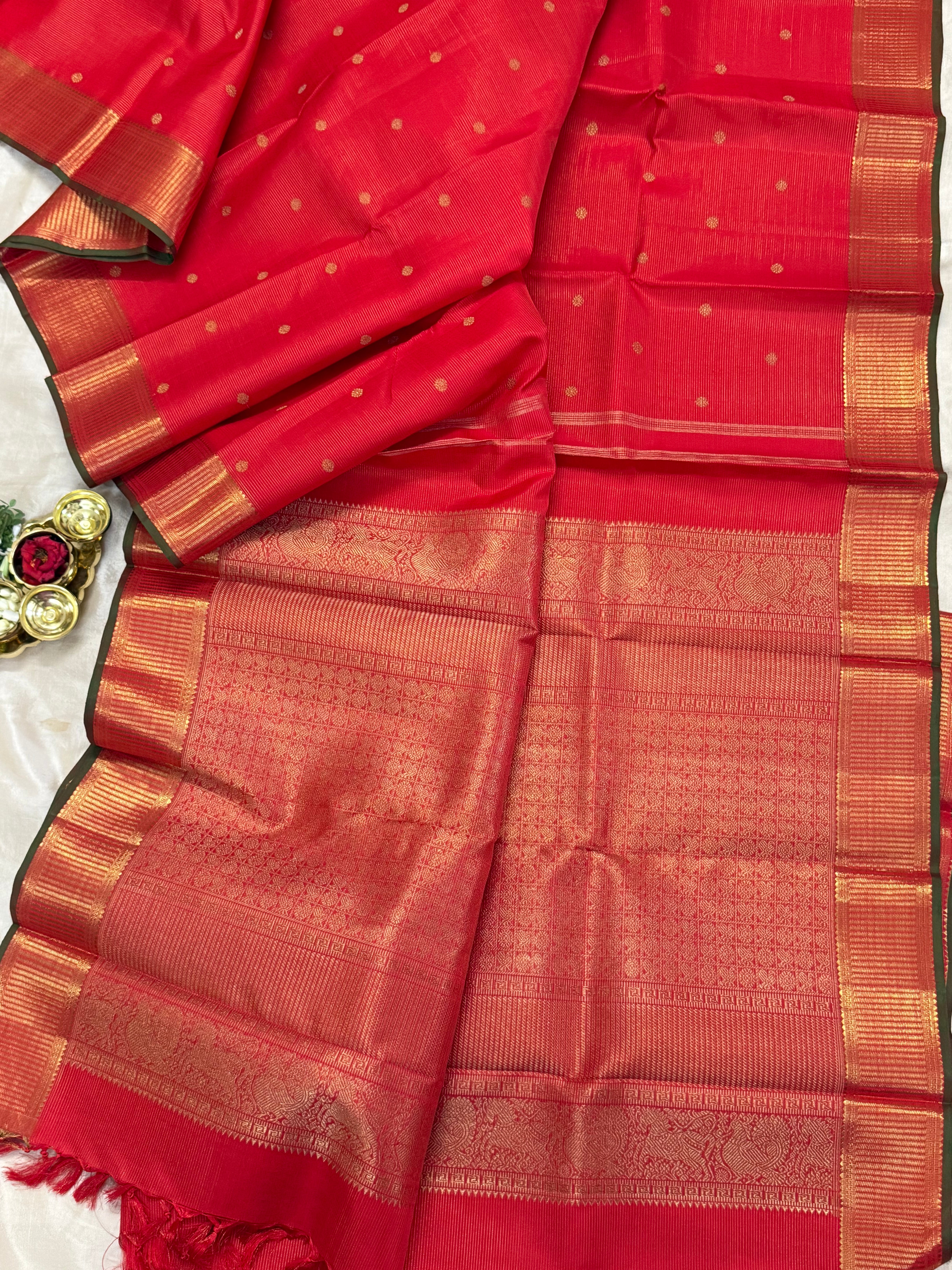 Chilli red vairaoosi and body butta / Kanjipuram silk