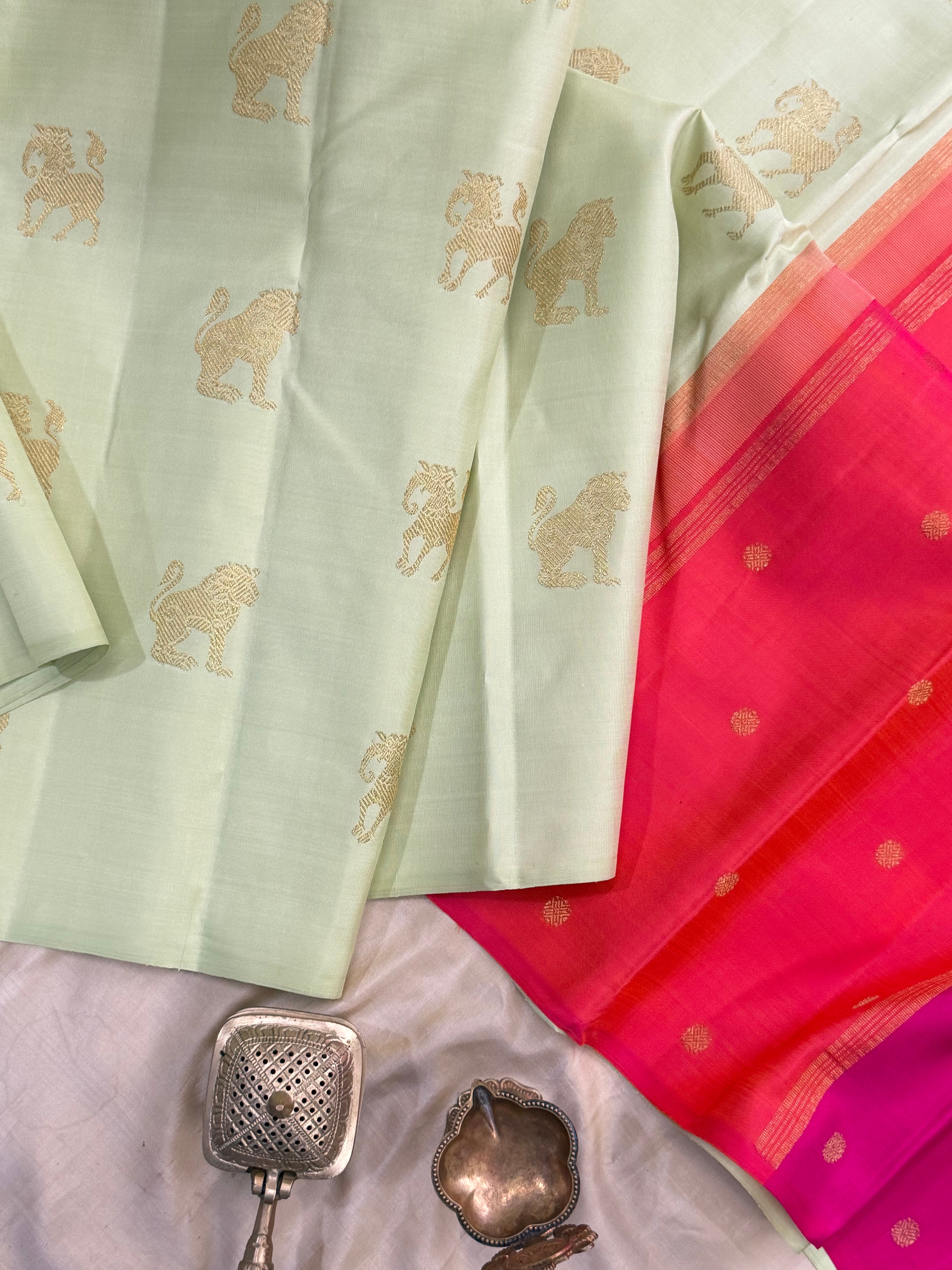 Elakai green Varisai palla pure Zari Kanjipuram silk