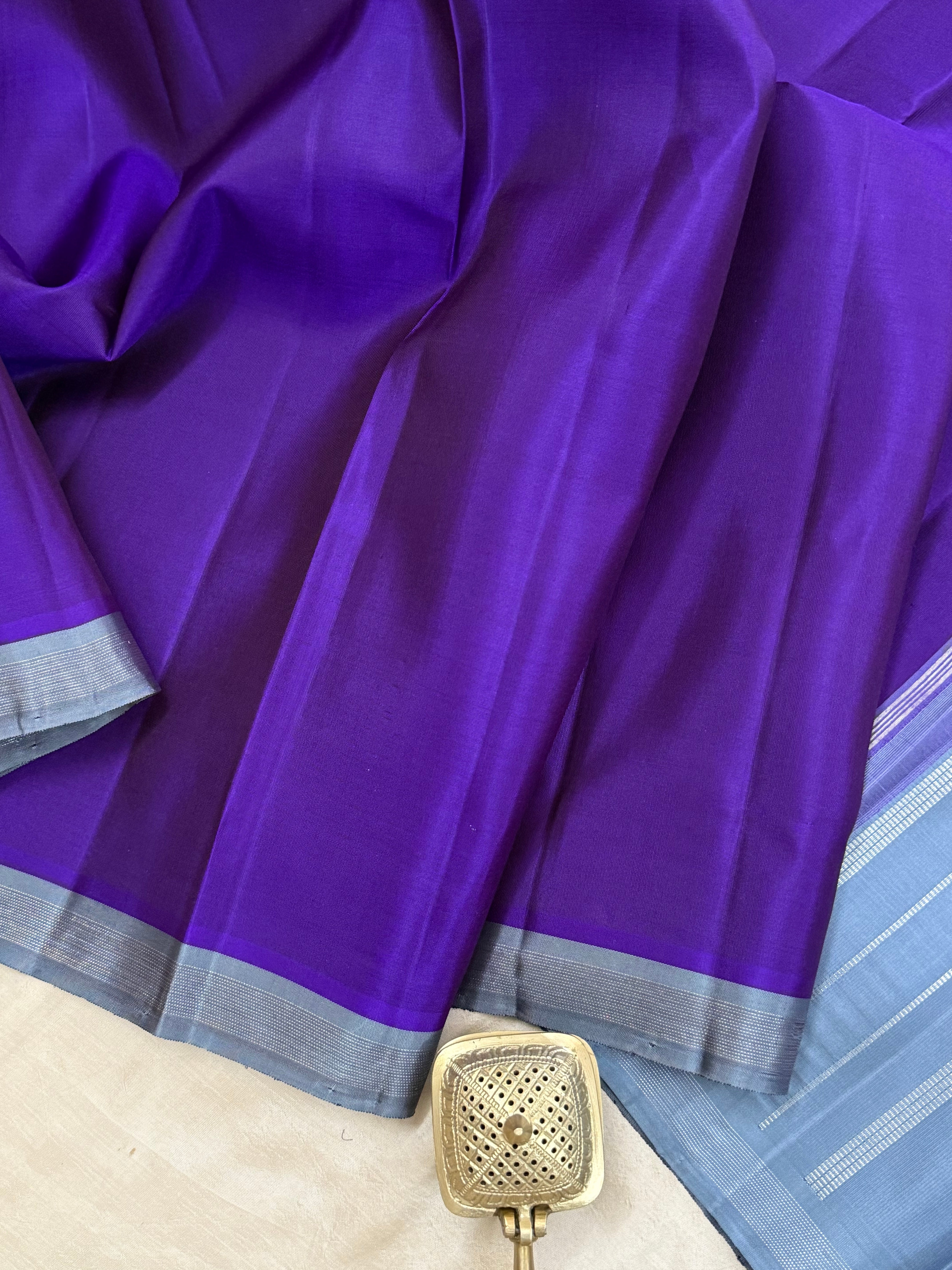 Deep purple borderless/ Kanjipuram silk