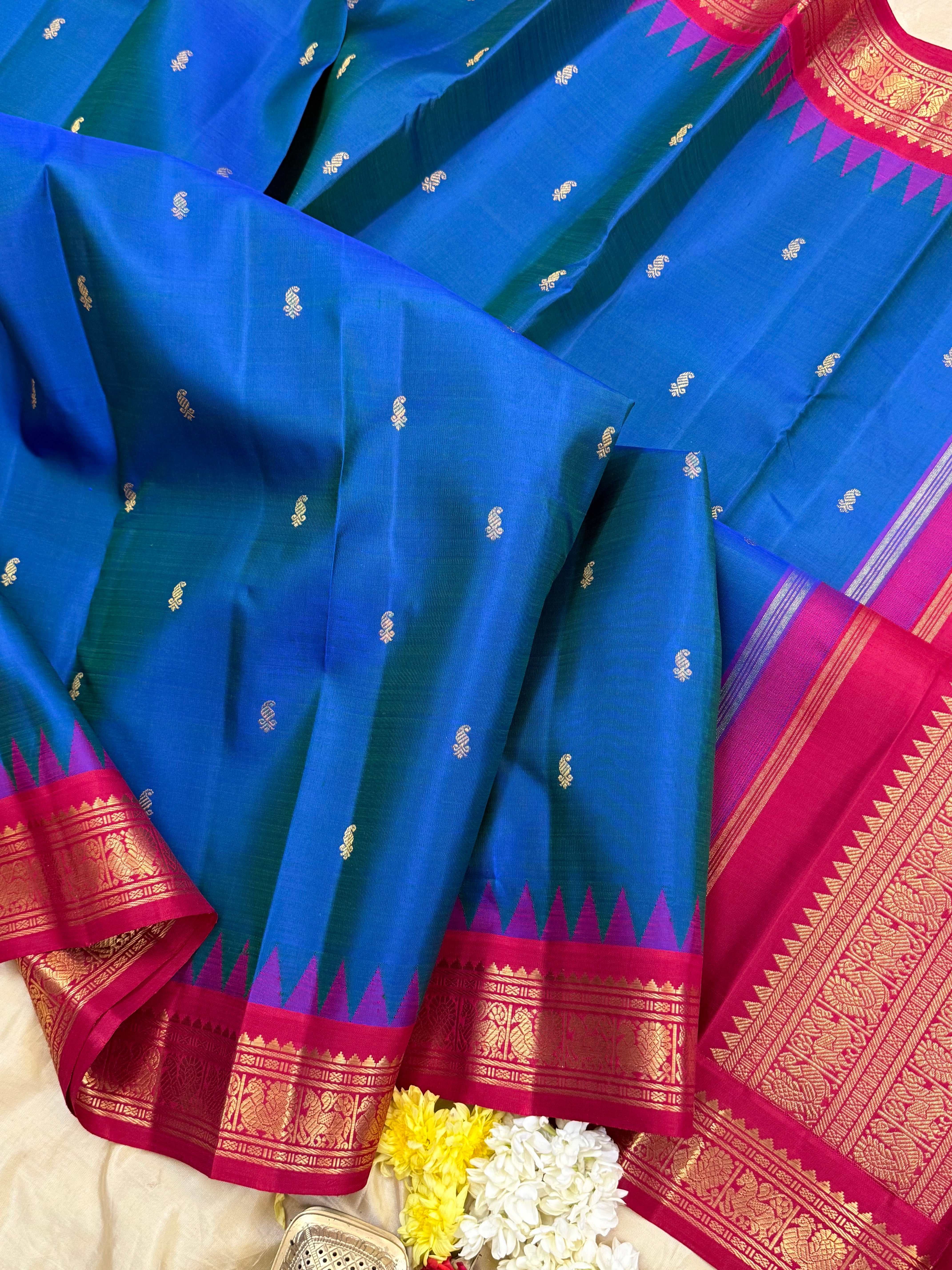 MAYILKAZHUTHU BODY WITH ARAKU TEMPLE SMALL KORVAI/ KANJIPURAM SILK CLSA10559
