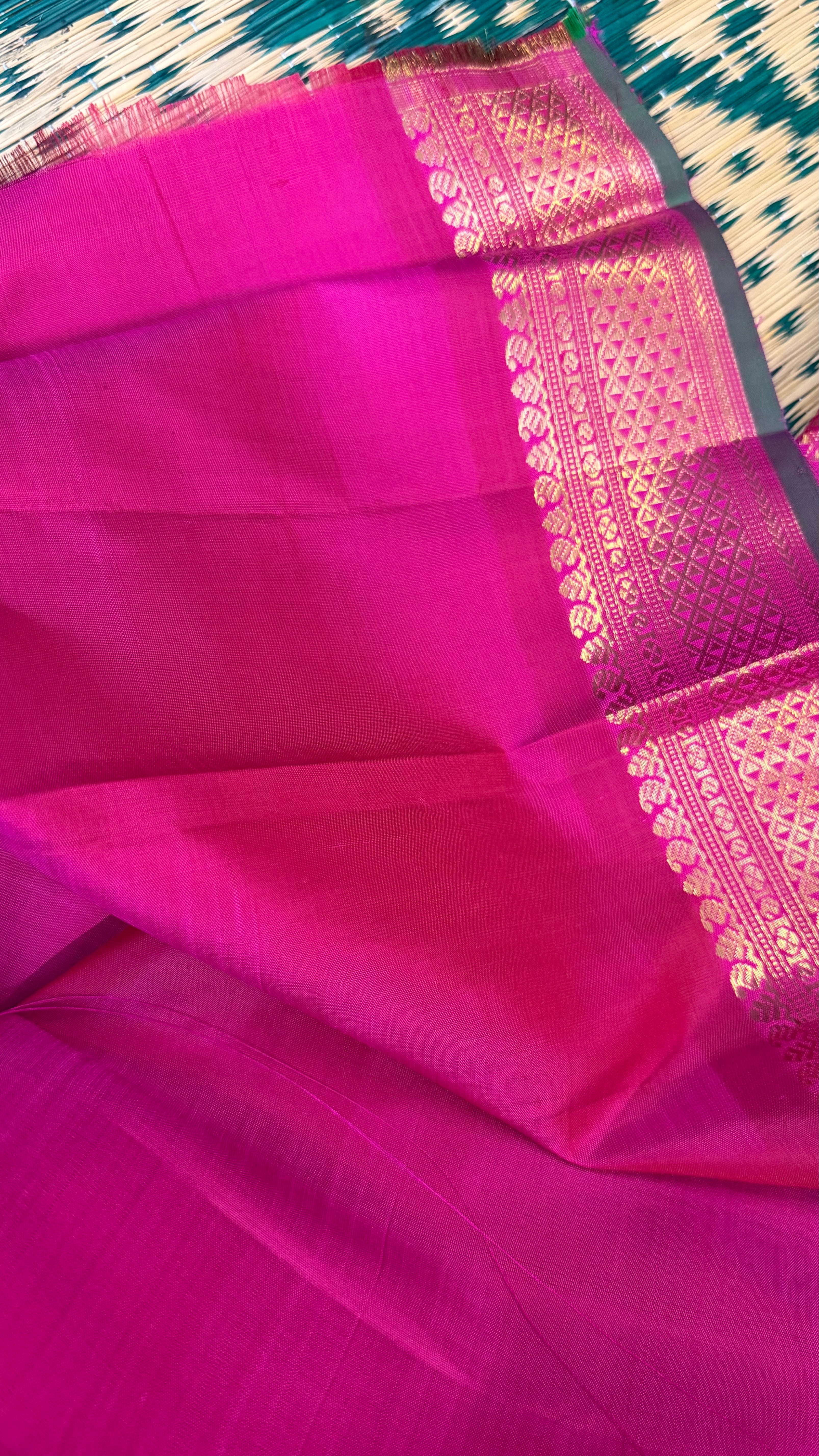 Swapnam :Kangambaram pink border / Kanjipuram silk