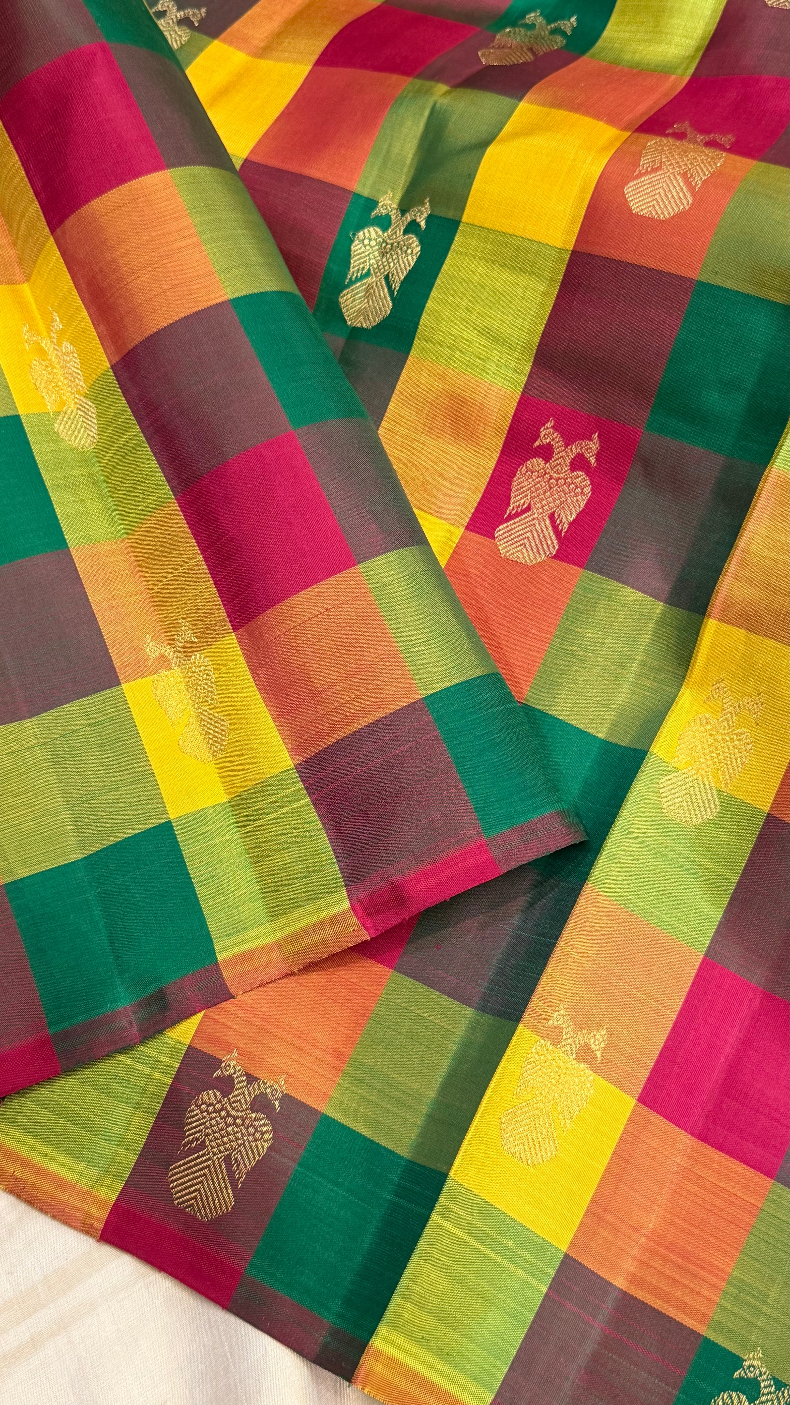 Paalum pazhamum checks Iruthalaipakshi butta/ kanjipuram silk