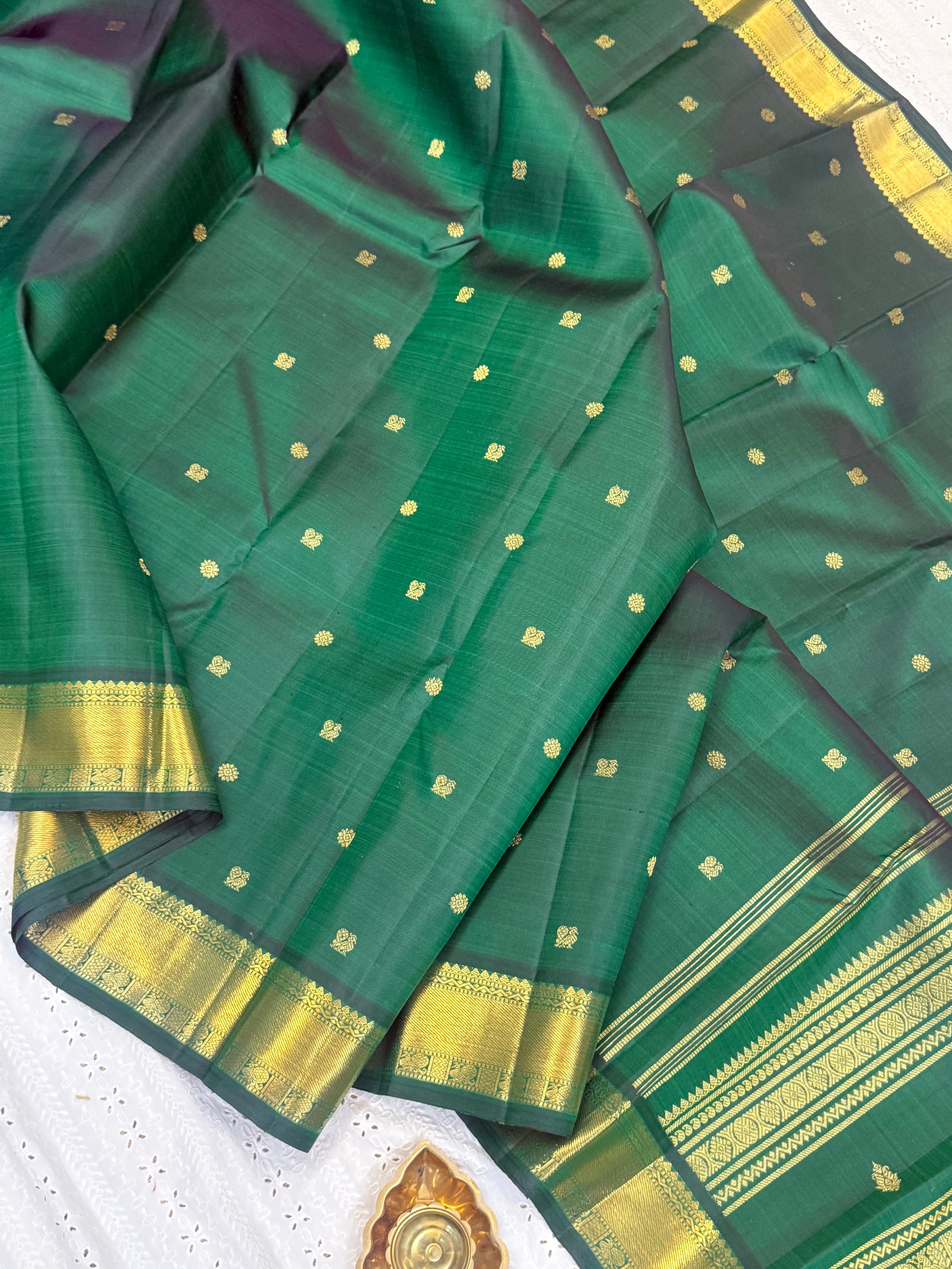 Forest green Annam and chakram Butta / kanjipuram silk saree CLSA10128