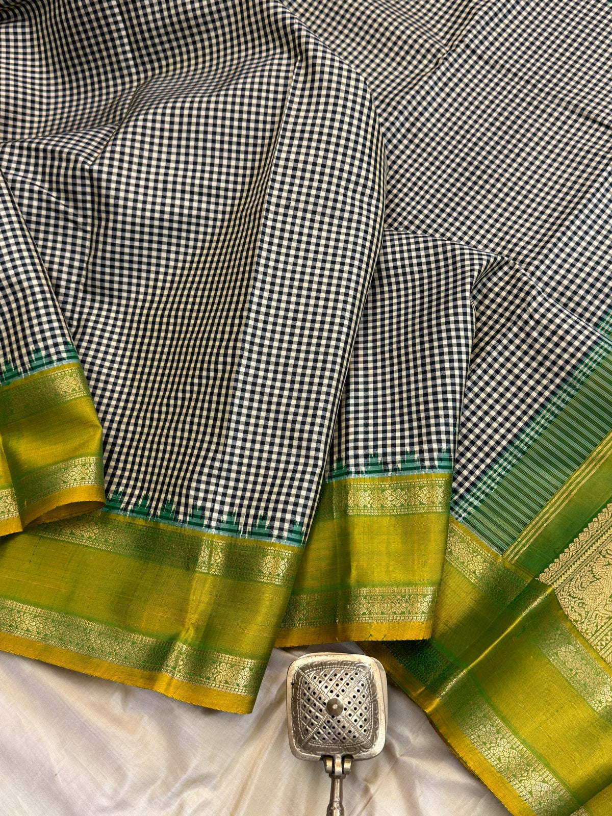 Special edition-black and white podi kattam with Rettapet border and Korvai silk saree/clsa 12583