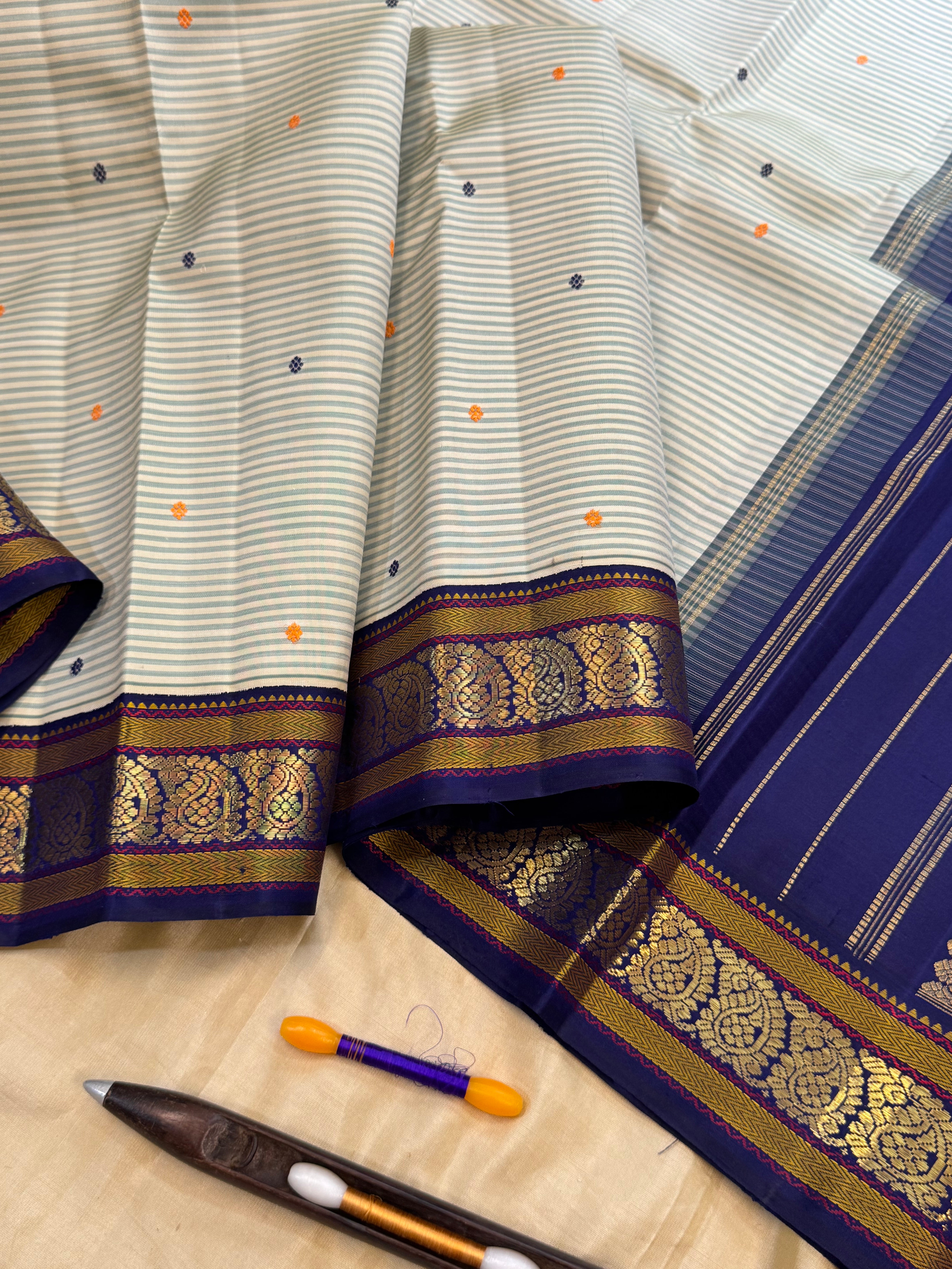 Master weaver Vari korvai : kanjipuram silk