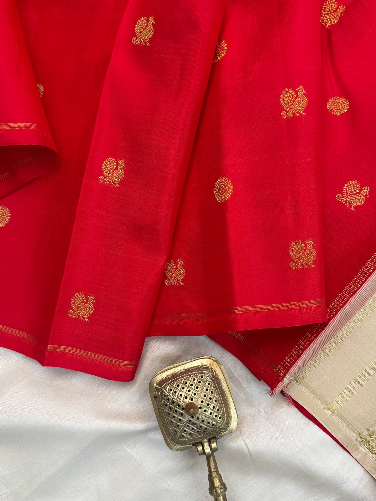 Navarathri - Day 4 Red Colour pure Zari butta border less/Kanjipuram silk sree Clsa 10854