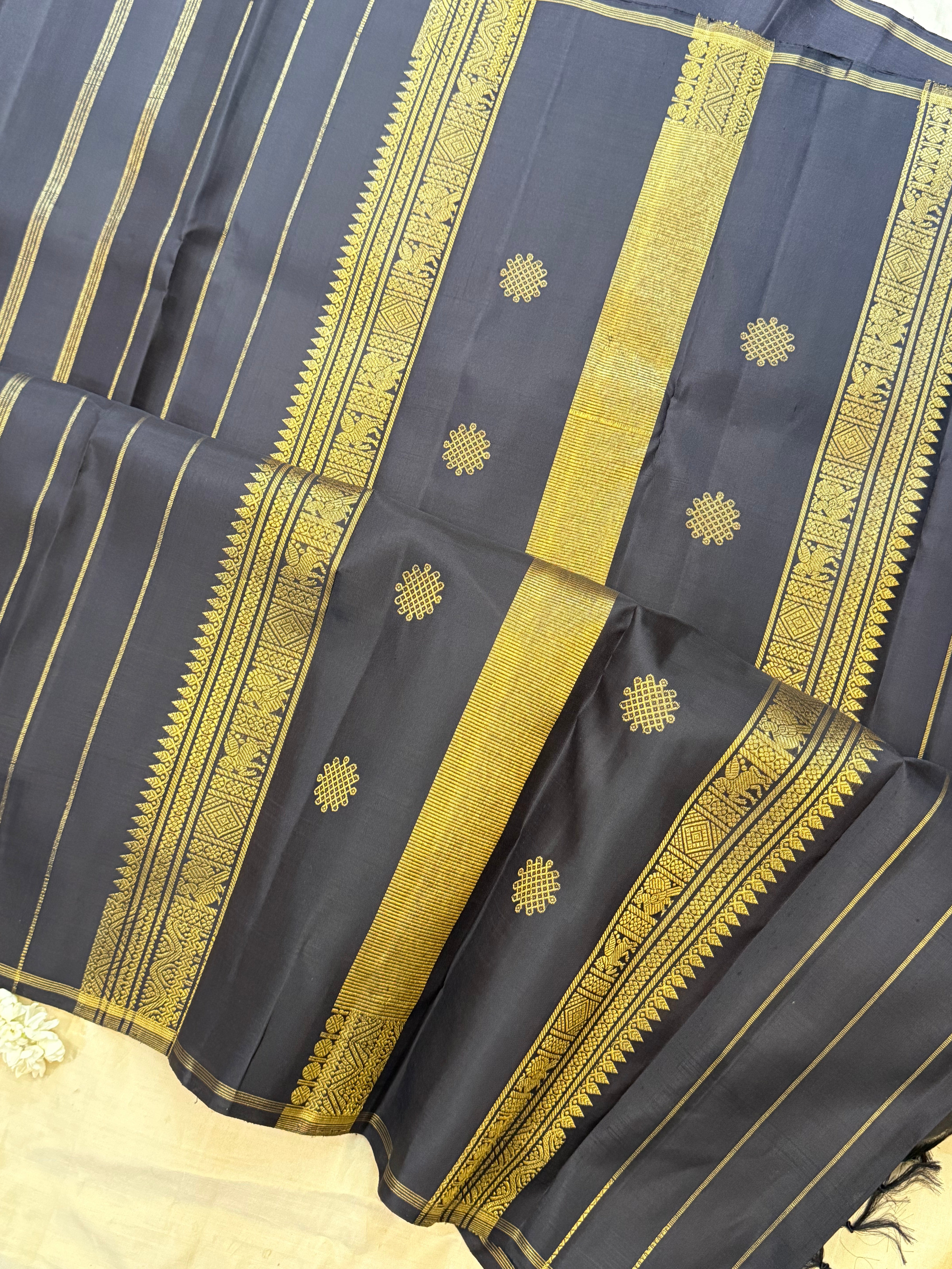 Black small temple border 8 kol/ Kanjipuram silk