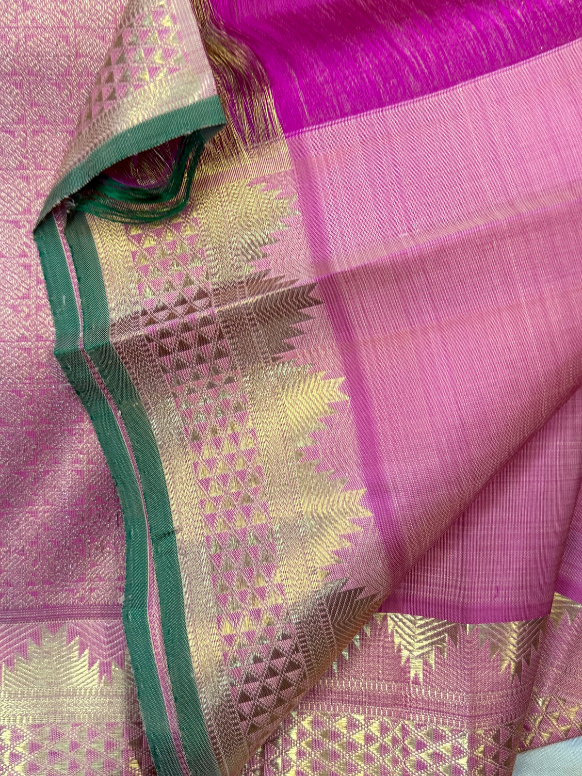 Onion pink araimadam and temple border / Kanjipuram silk
