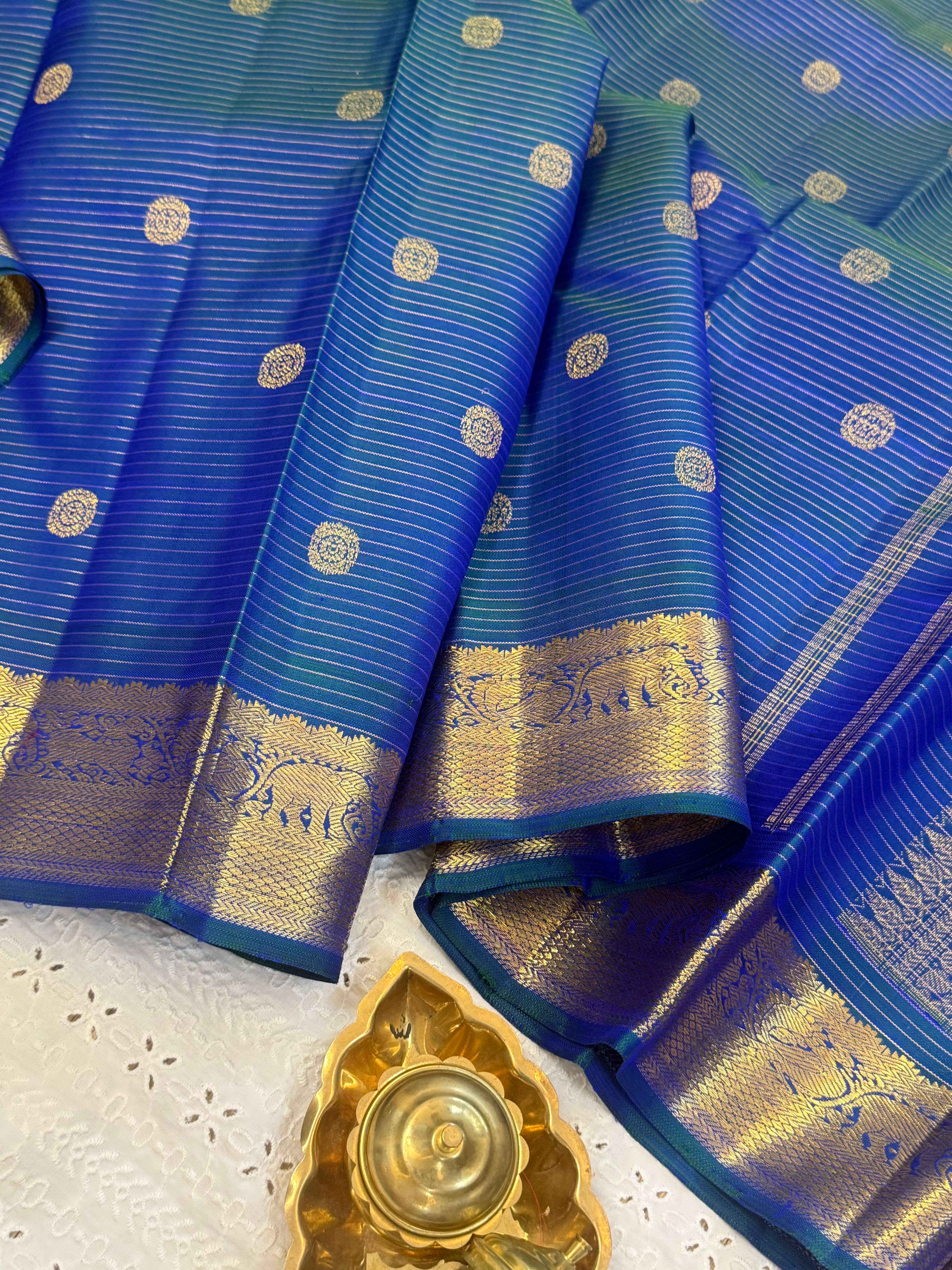 Mayilkazhuthu thanthi Kambi body chakram Butta / kanjipuram silk saree CLSA10350
