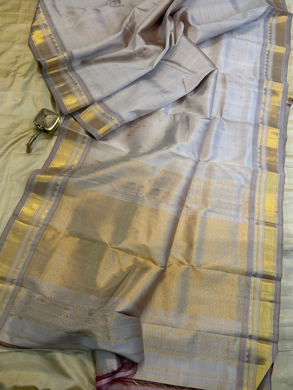 Silver colour body Aarani pure silk saree/ clsa 12067