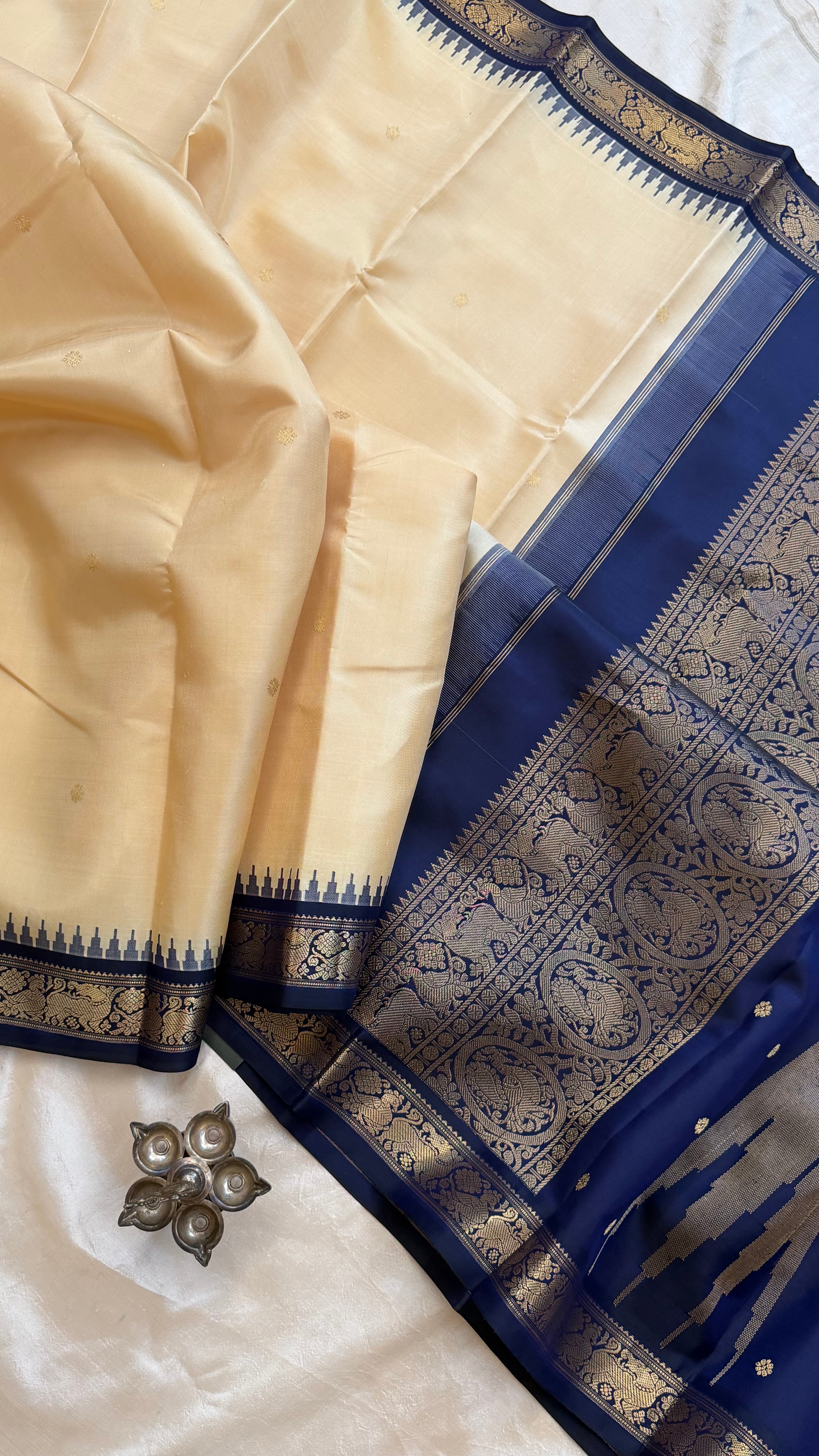 off white Korvai blue border. / special edition