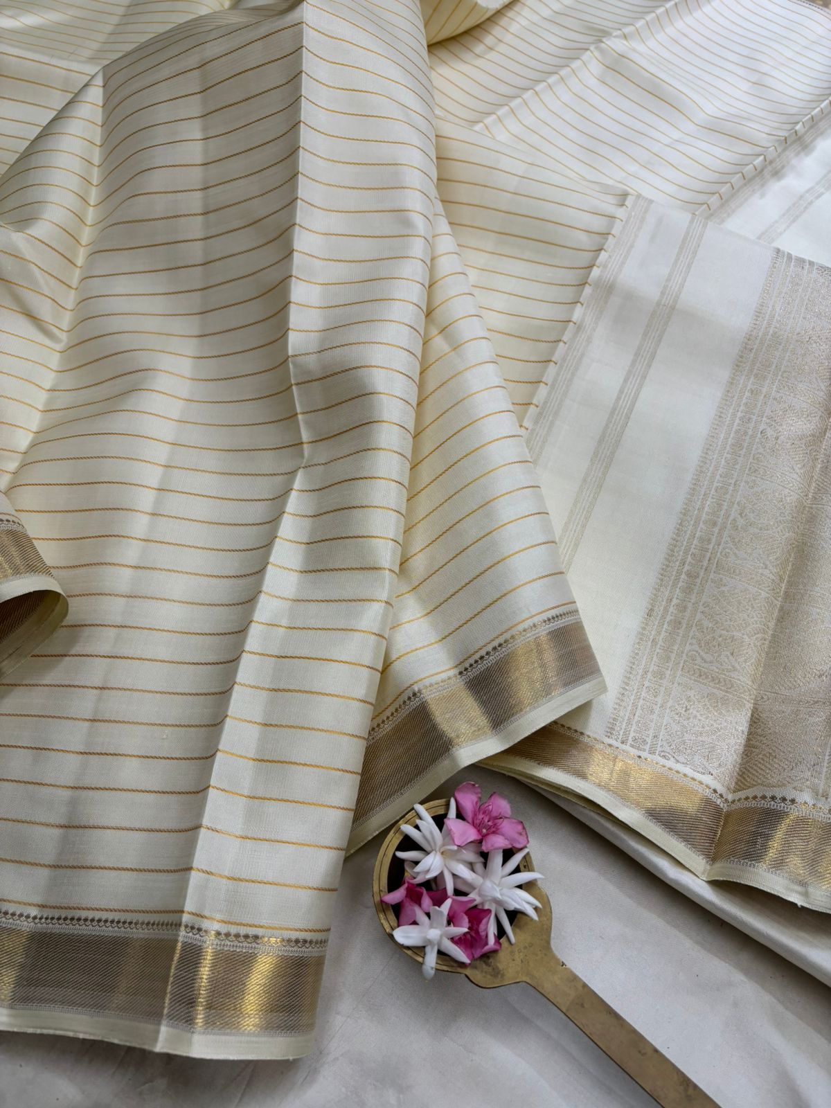 Off white thread veldhari / kanjipuram silk