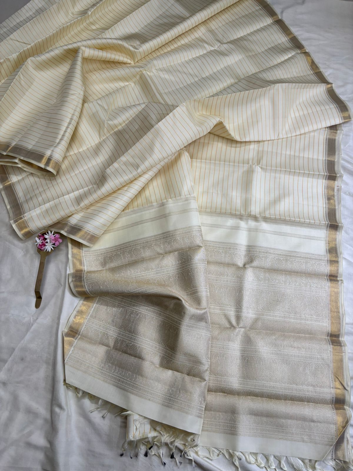 Off white thread veldhari / kanjipuram silk