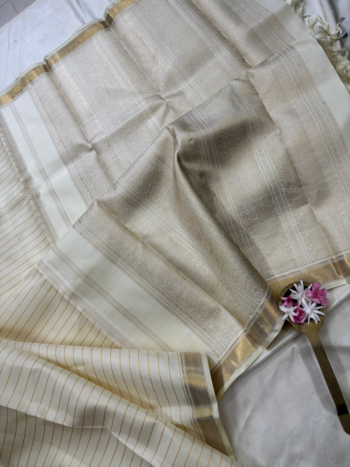 Off white thread veldhari / kanjipuram silk