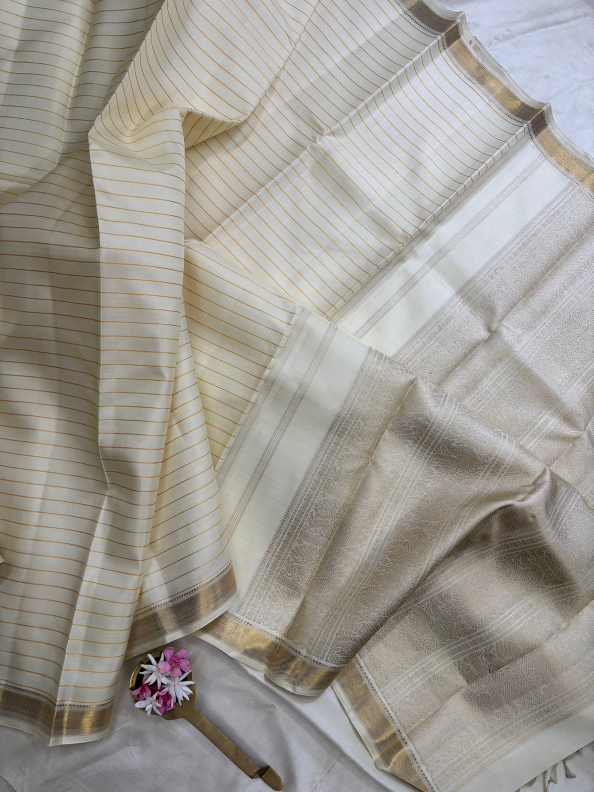 Off white thread veldhari / kanjipuram silk