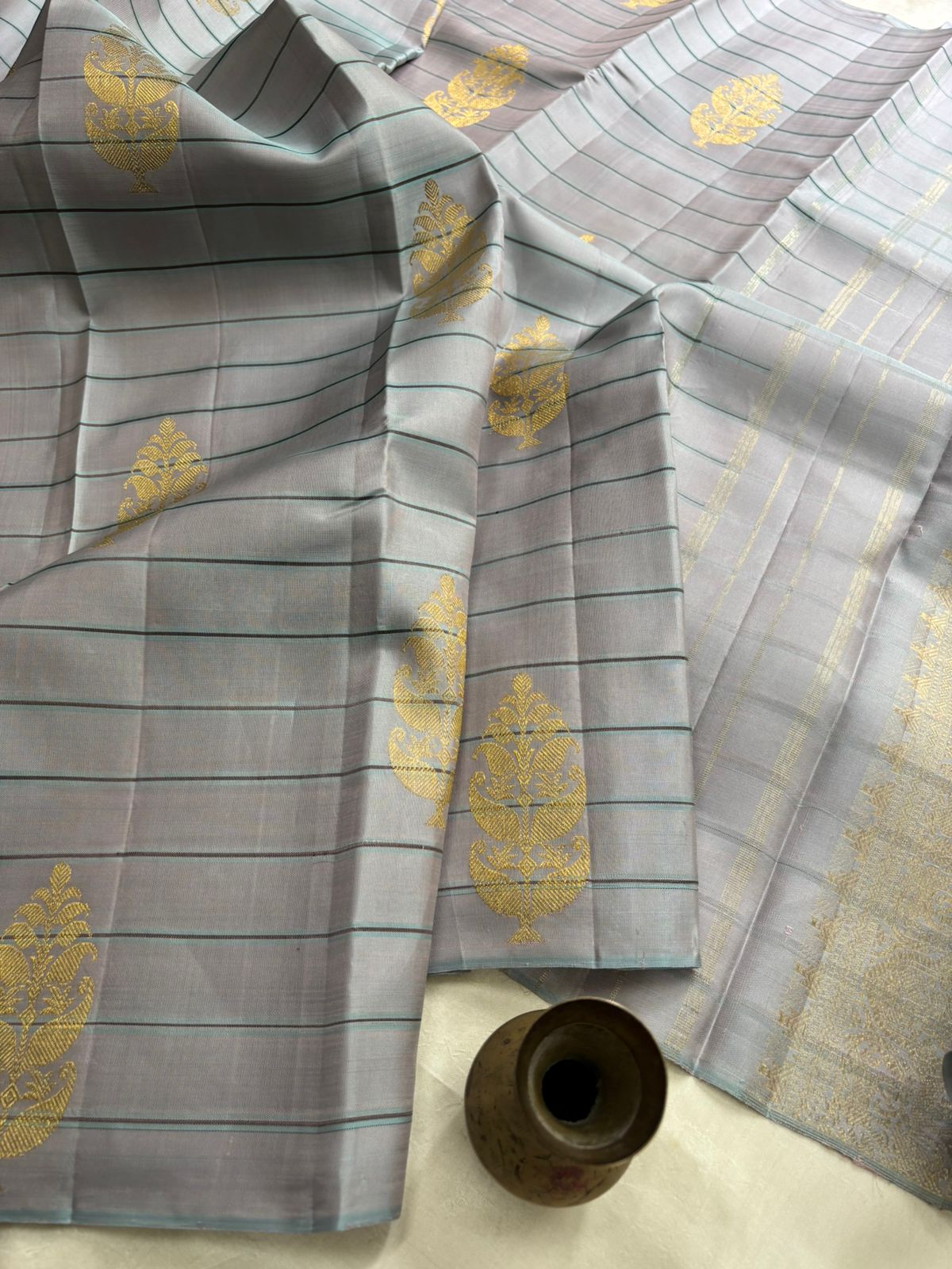 Pastel grey borderless / Arani silk