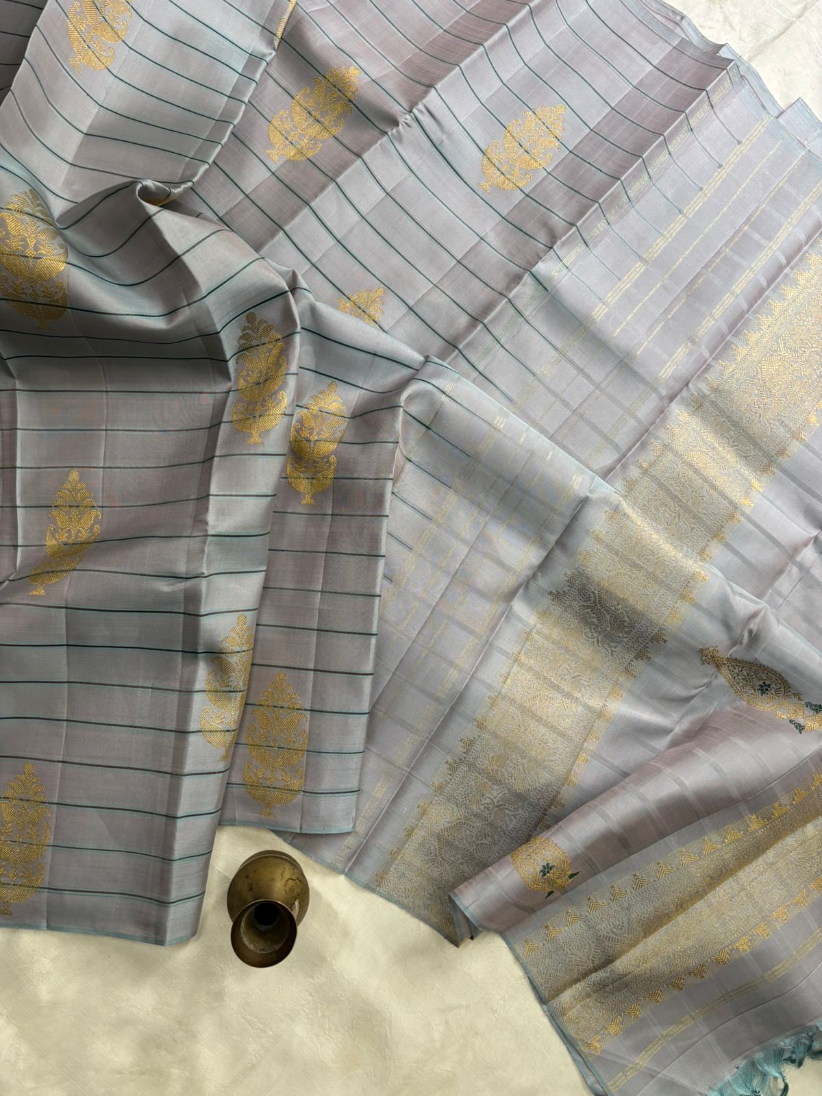 Pastel grey borderless / Arani silk