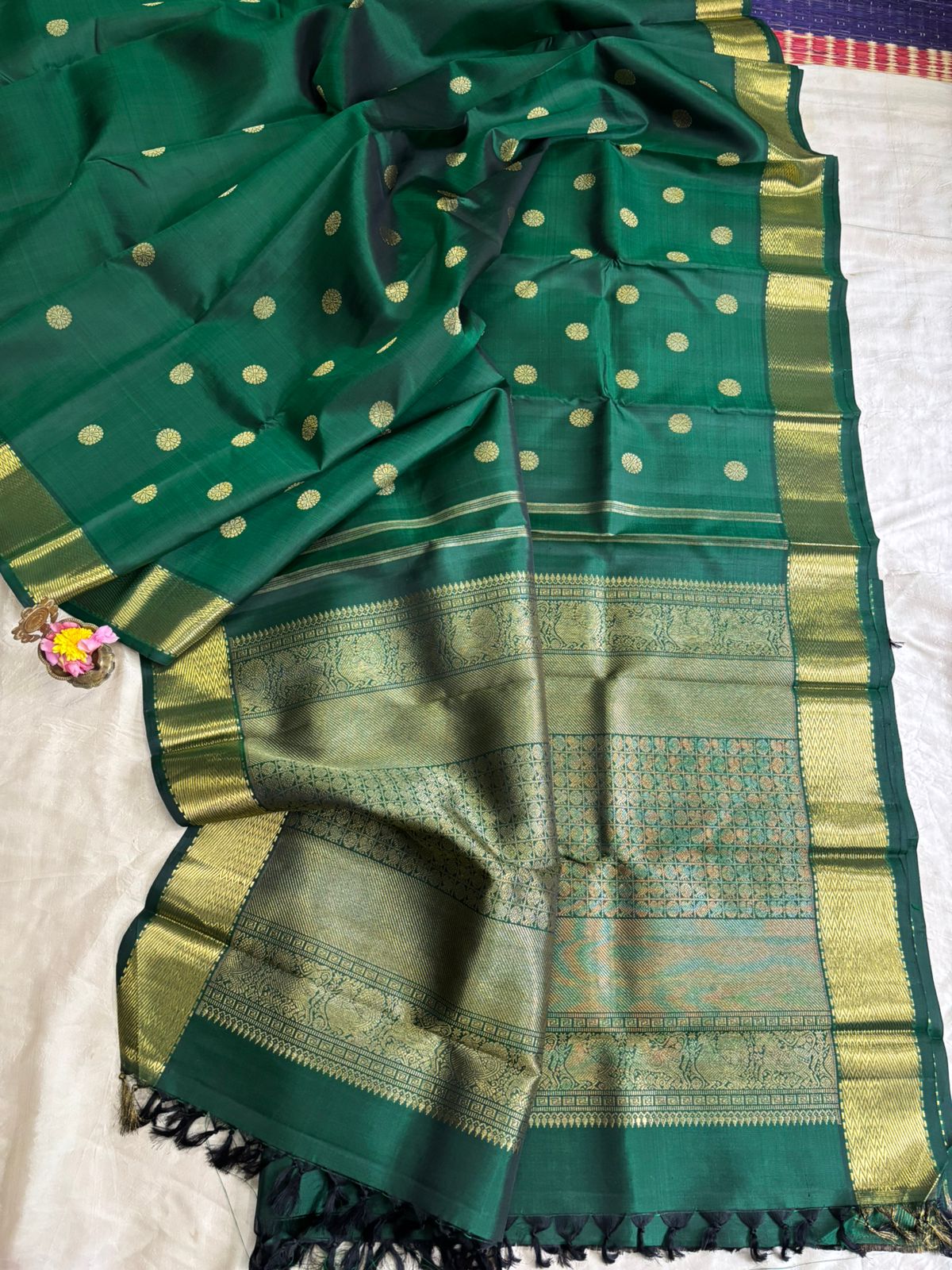Dark green round butta / kanjipuram silk
