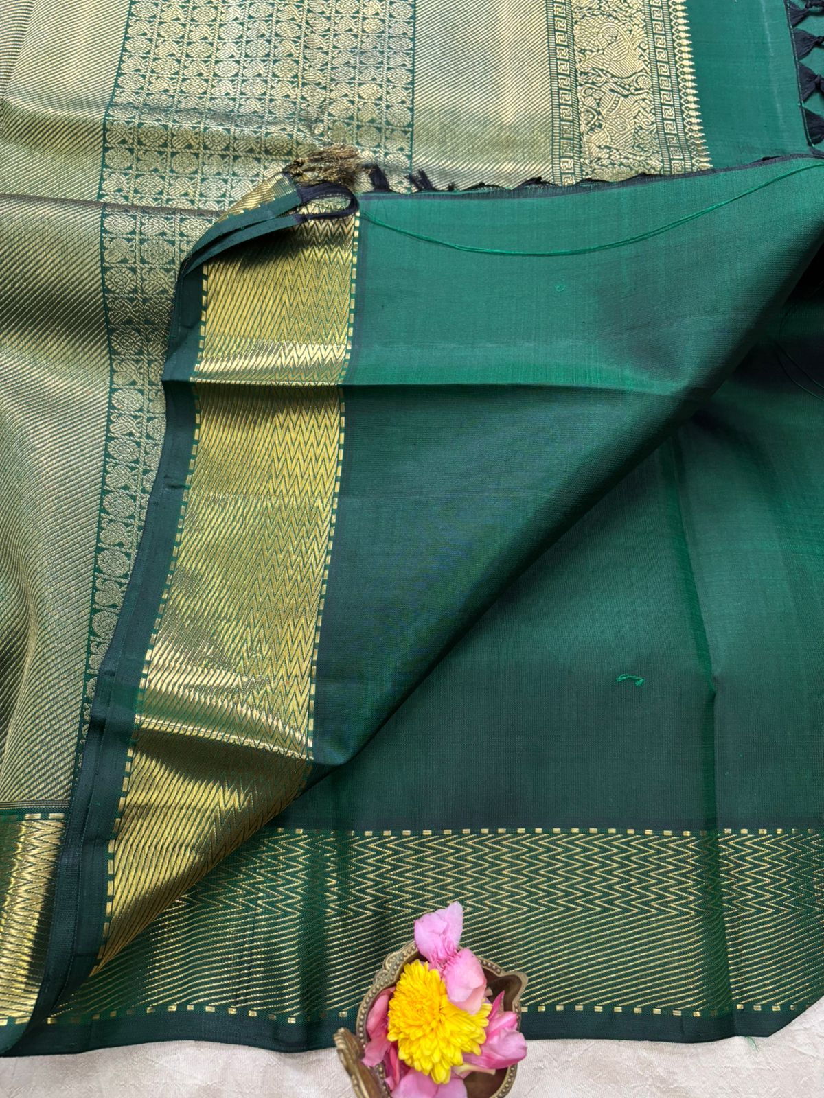 Dark green round butta / kanjipuram silk