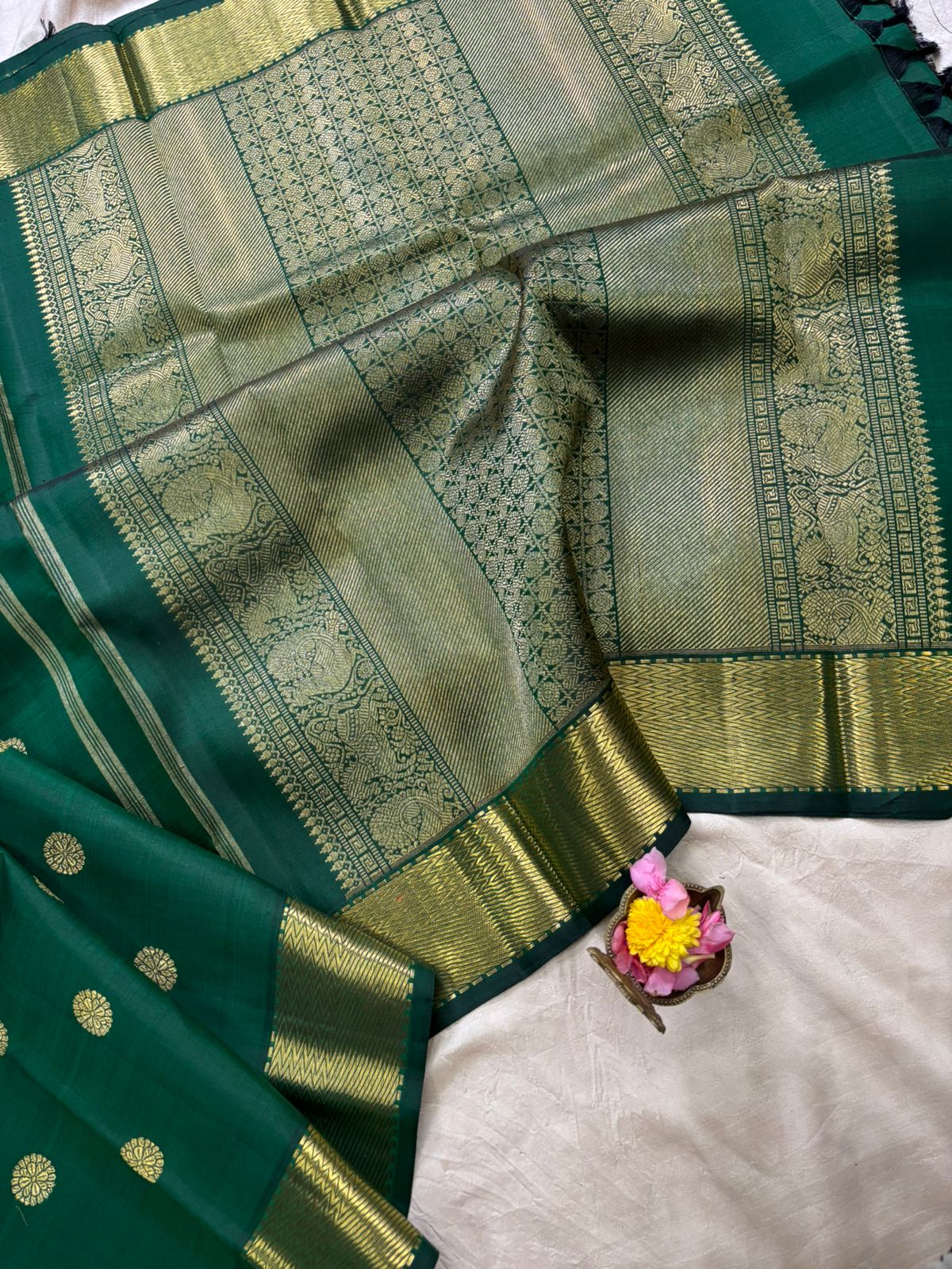 Dark green round butta / kanjipuram silk